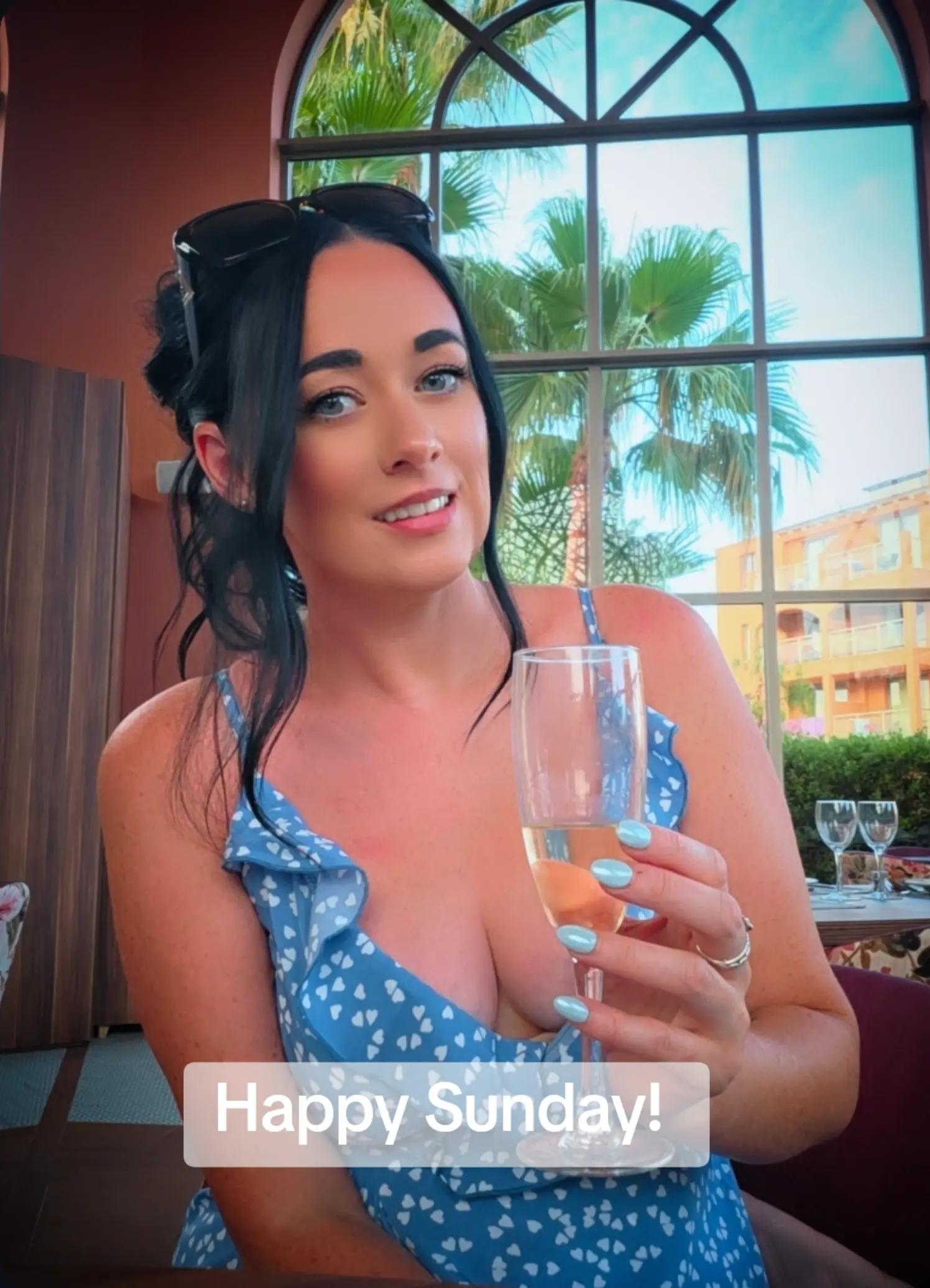 @Laura Louise 🏴🤍