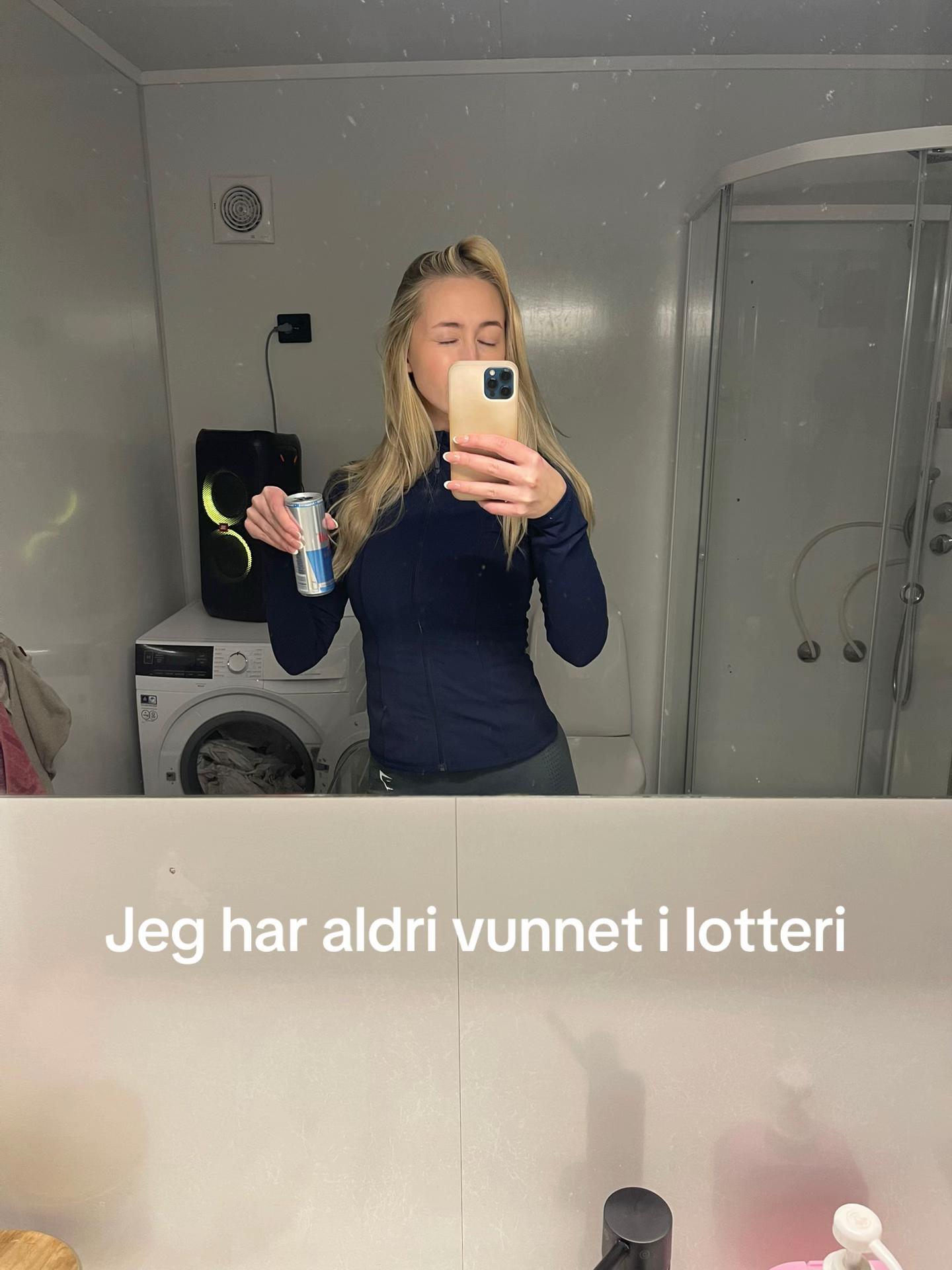 @VICTORIA HAGENSEN