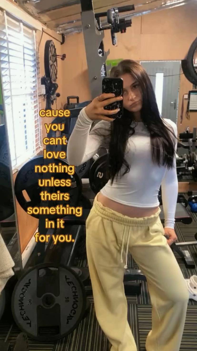 @🦦