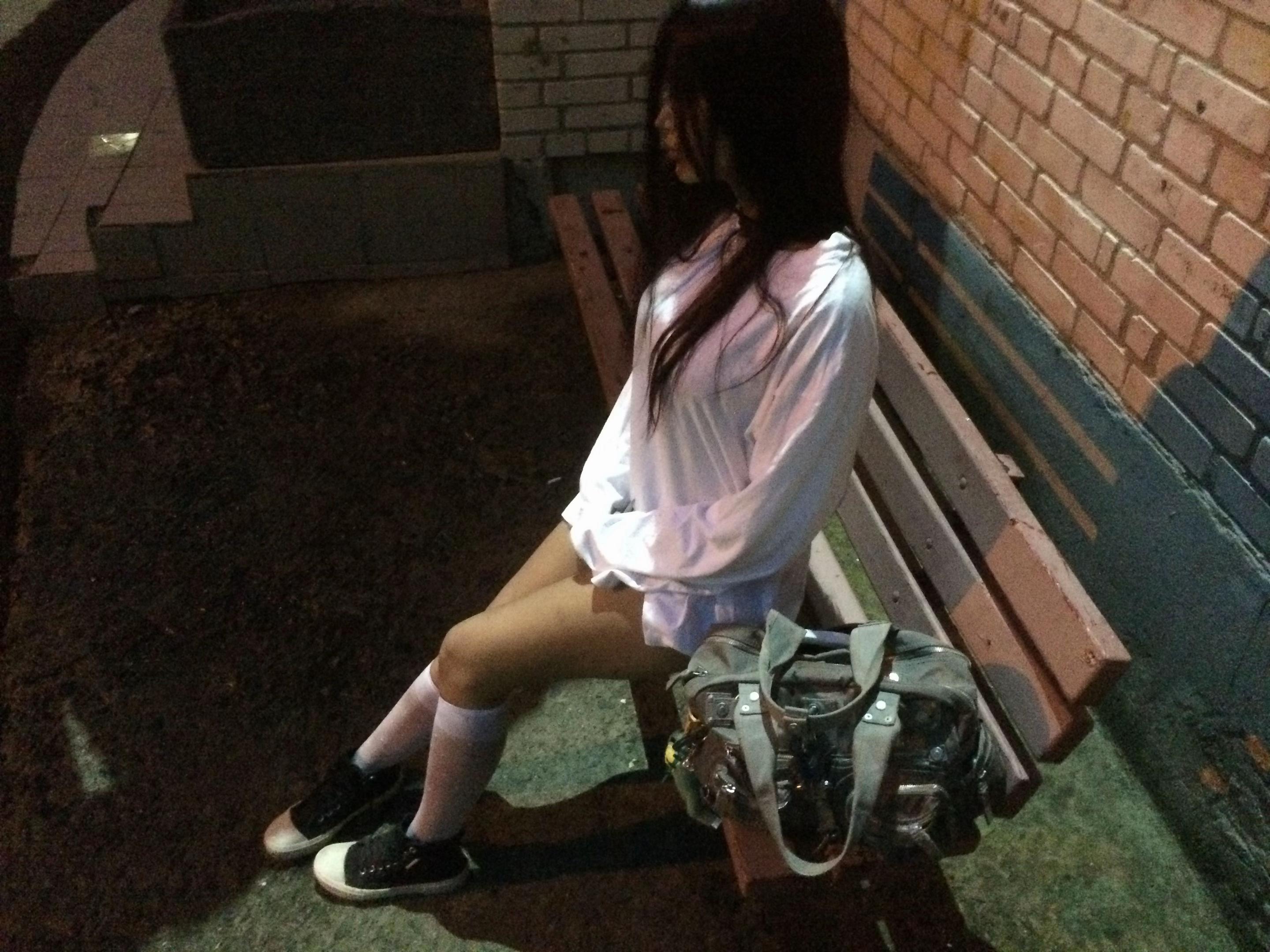 @)))