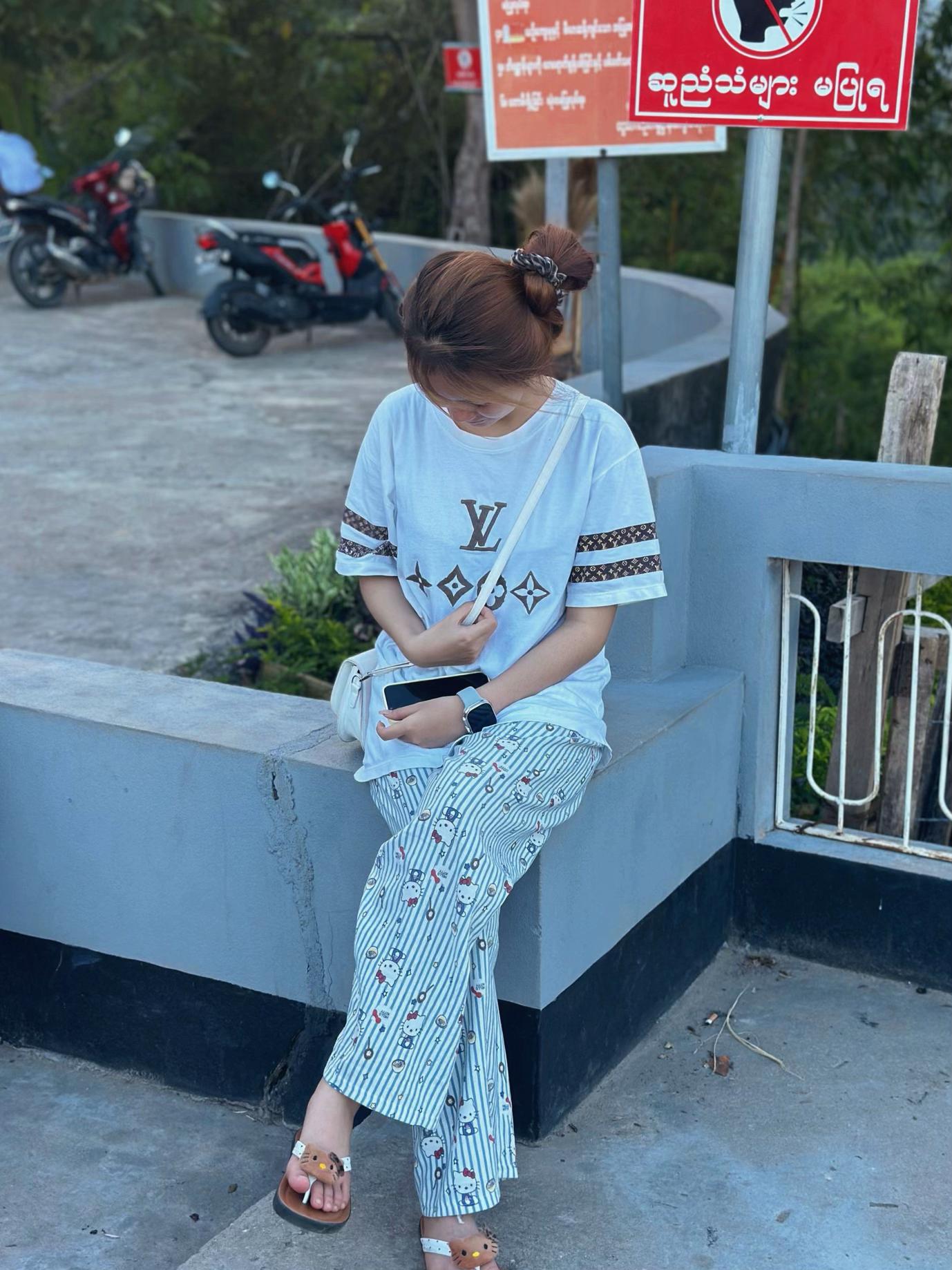 @พลอยขี้เหร่🤓