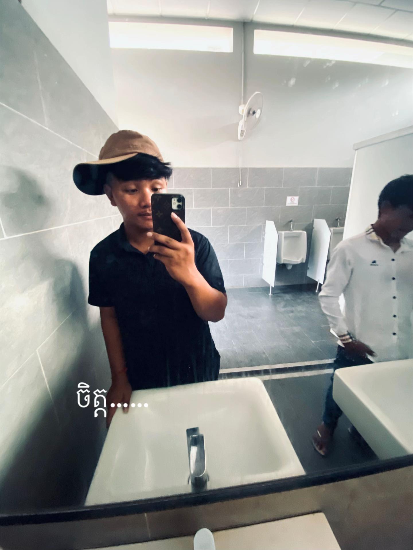 @សុឡាត់ ក្បាល់ខូច🙄