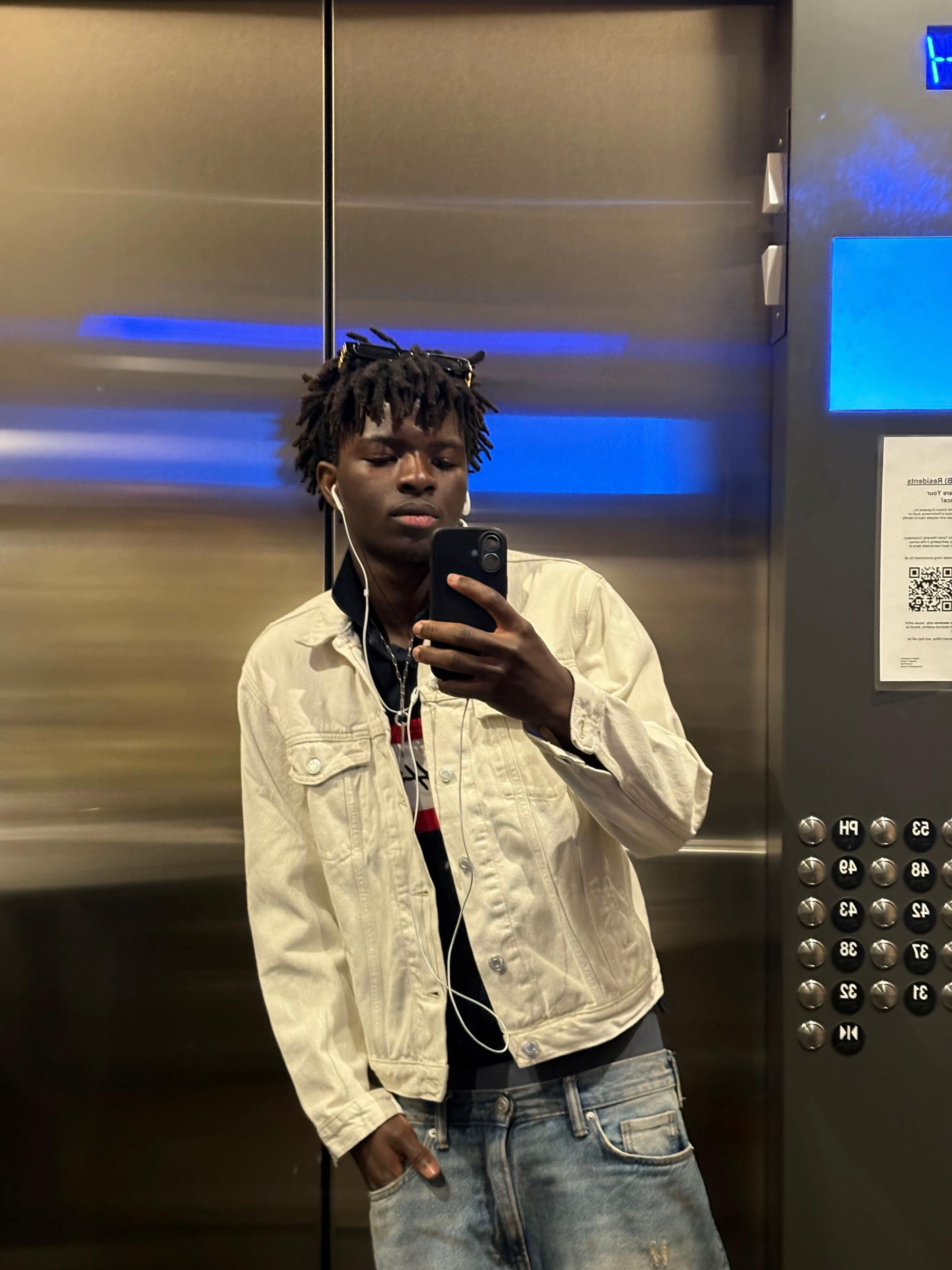 @Warizz