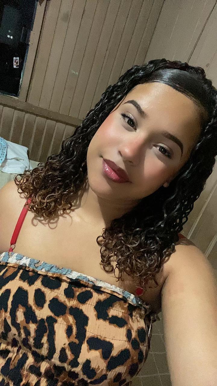 @carolainevitoria
