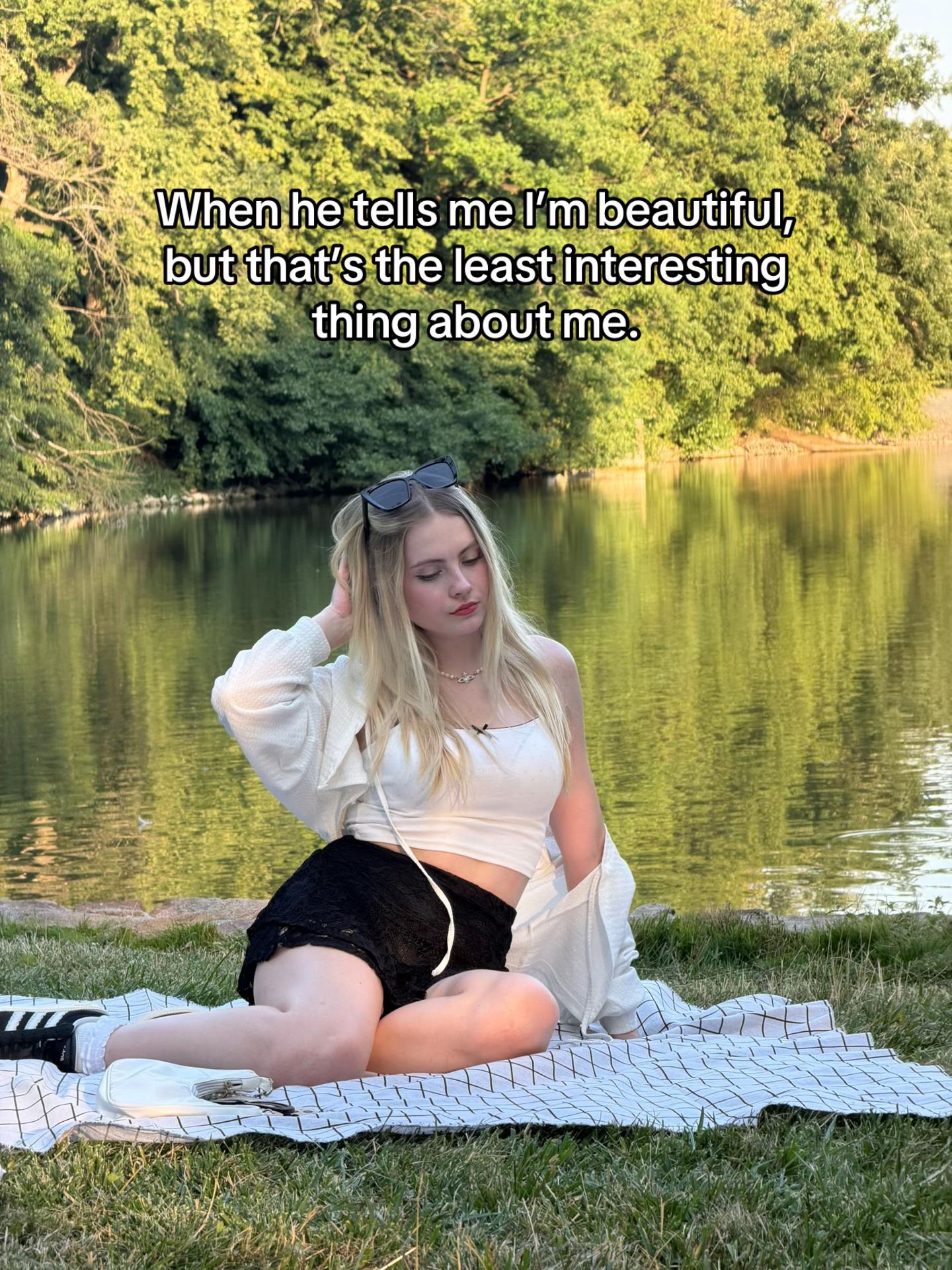 @𝐿𝒾𝓋𝒾𝓃𝑔 𝒹𝑜𝓁𝓁 🐇