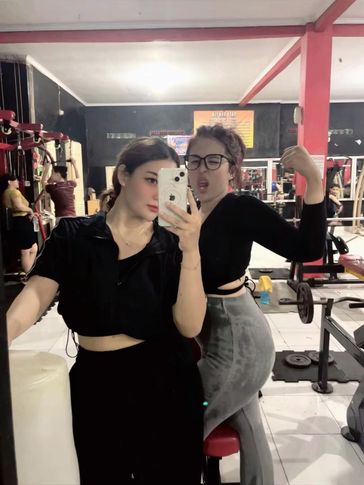 @Bella