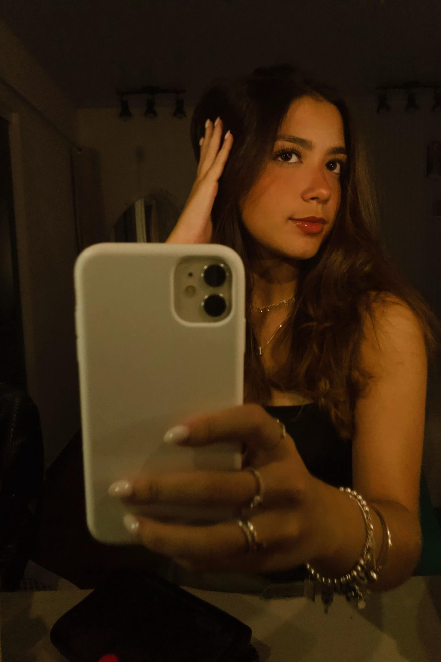 @liviaareiss_