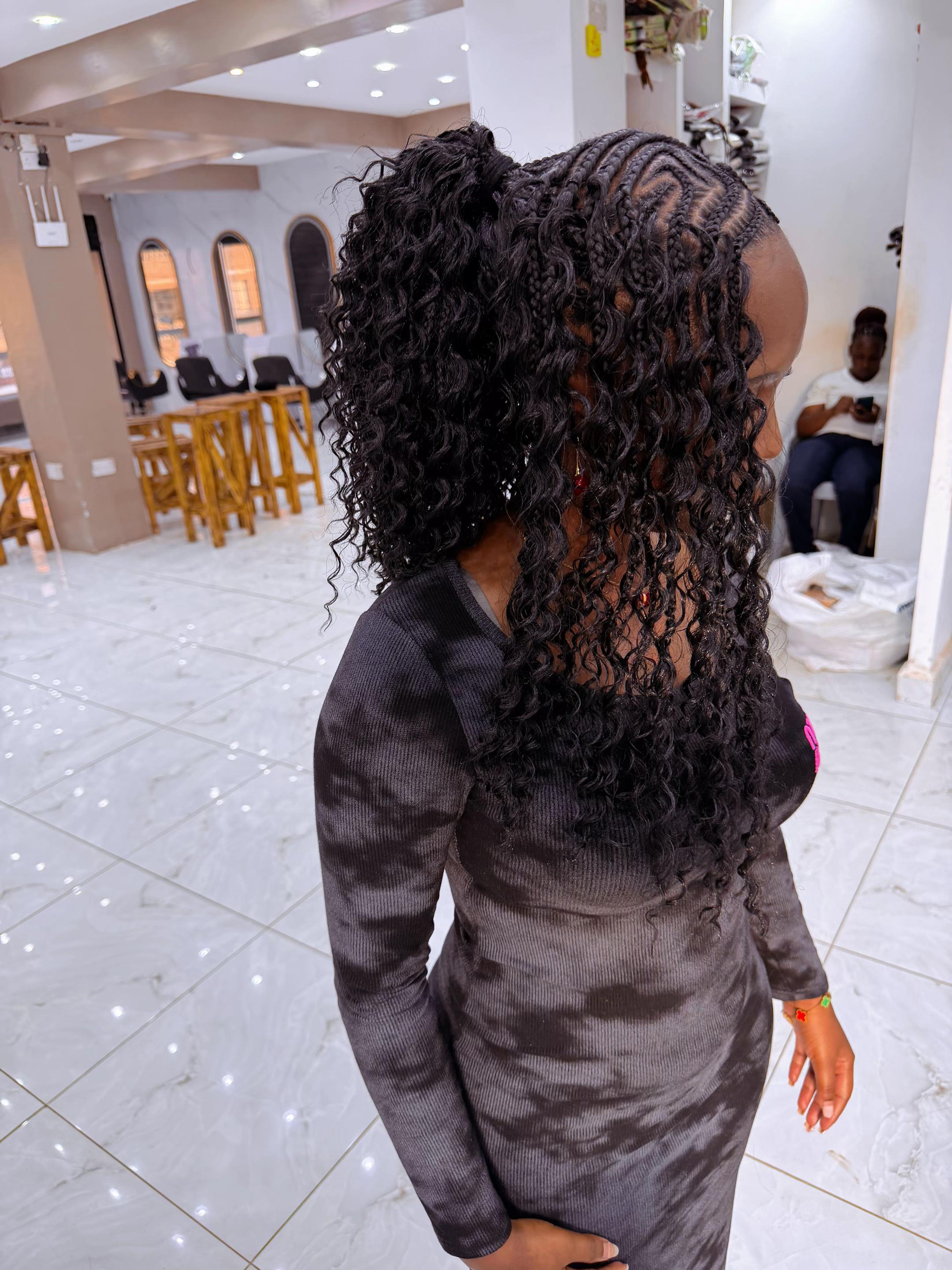 @GEECURLY SALON