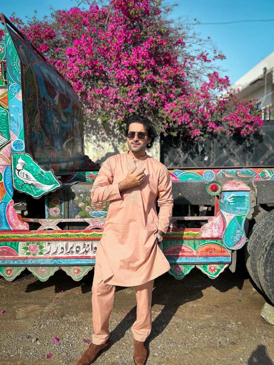 @TAIMOOR NIAZI