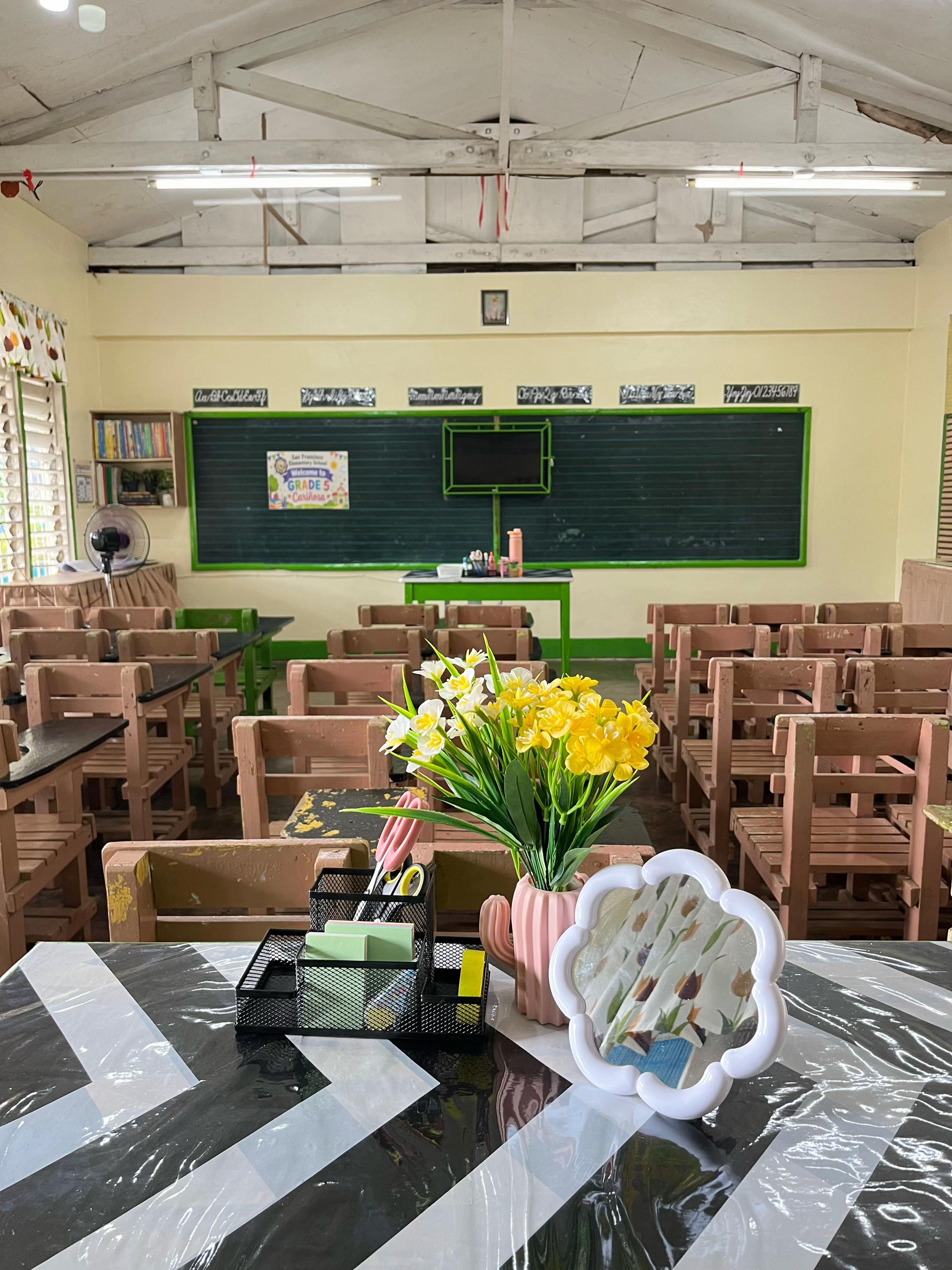 @A M B I E ✨👩&zwj;🏫