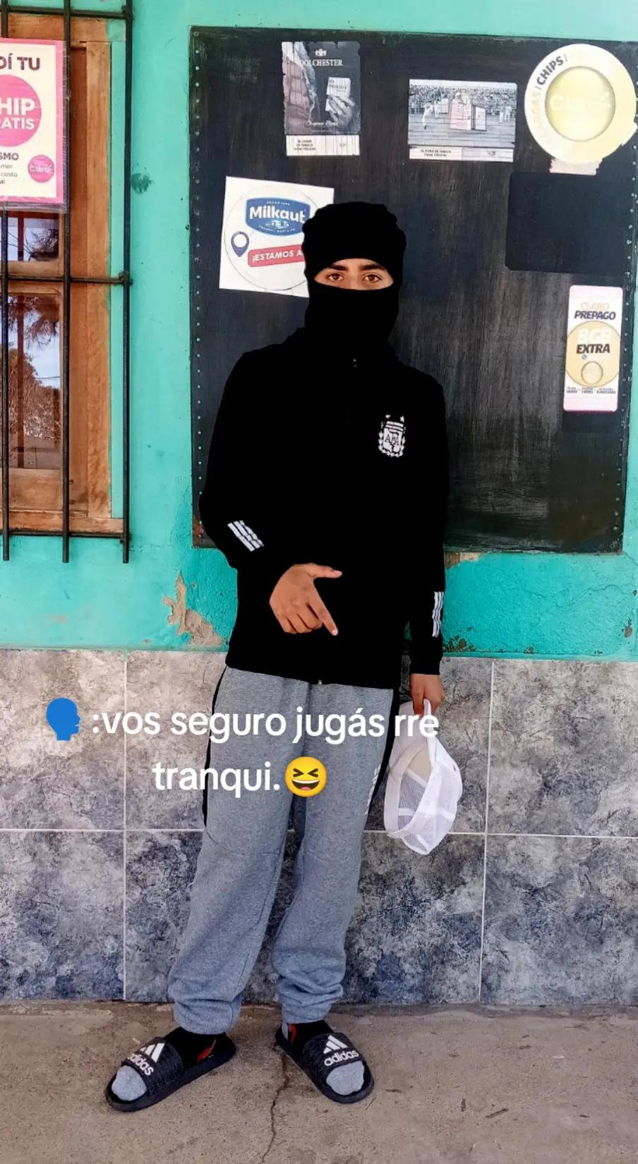 @Bėnj&acirc;✓🃏🎧