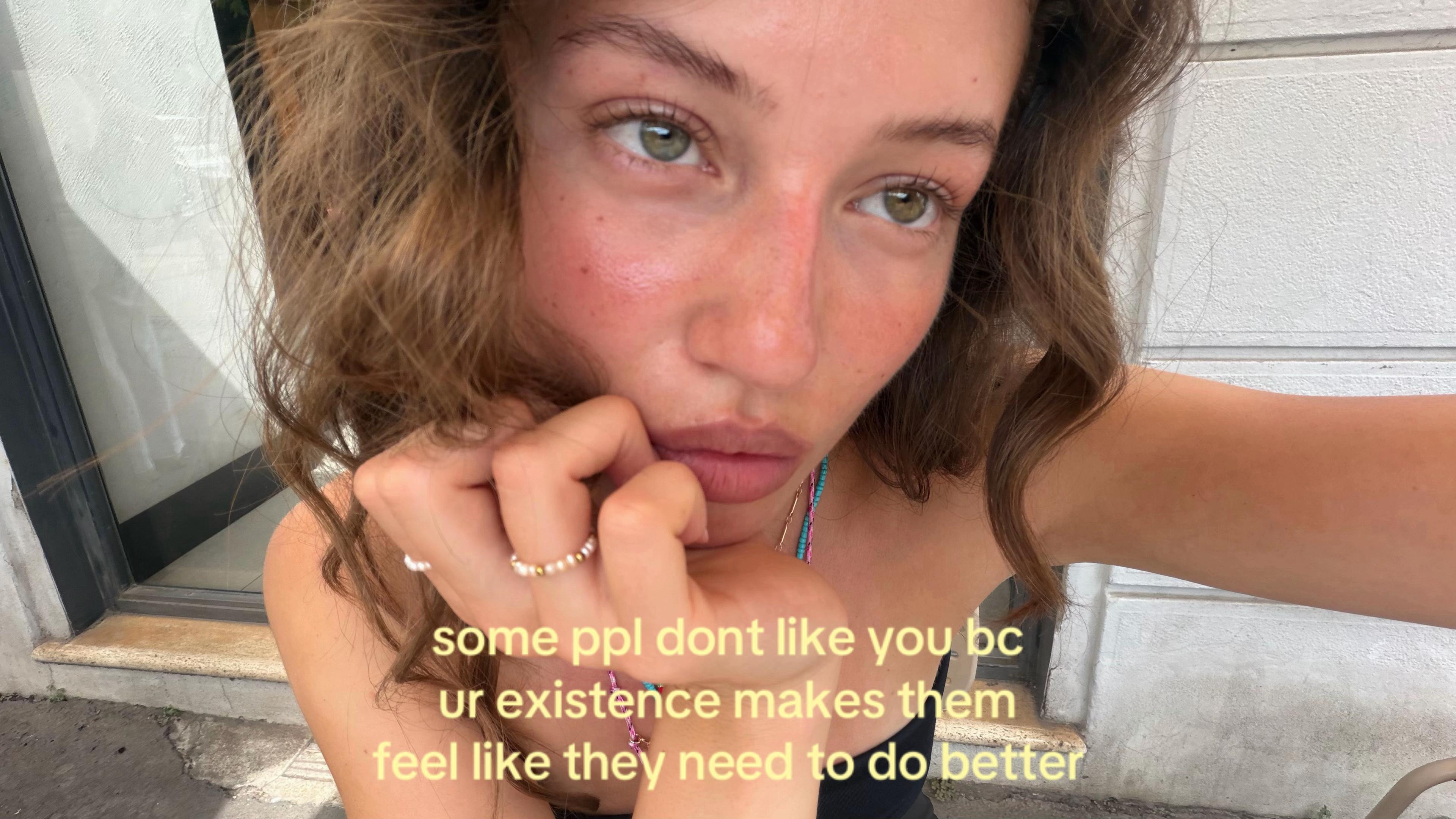 @𝘐𝘷𝘢𝘯𝘢 𝘋𝘪𝘮𝘪𝘵𝘳𝘰𝘷𝘢
