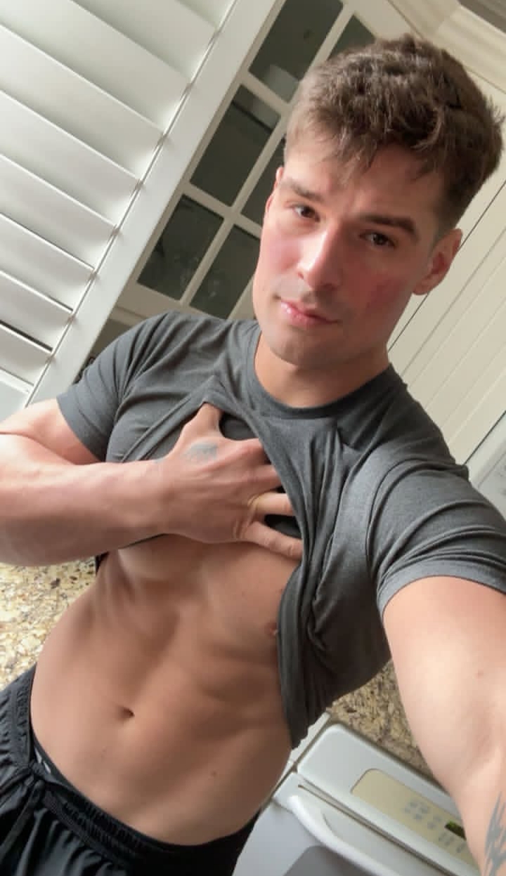 @Malik 😘🏳️&zwj;🌈