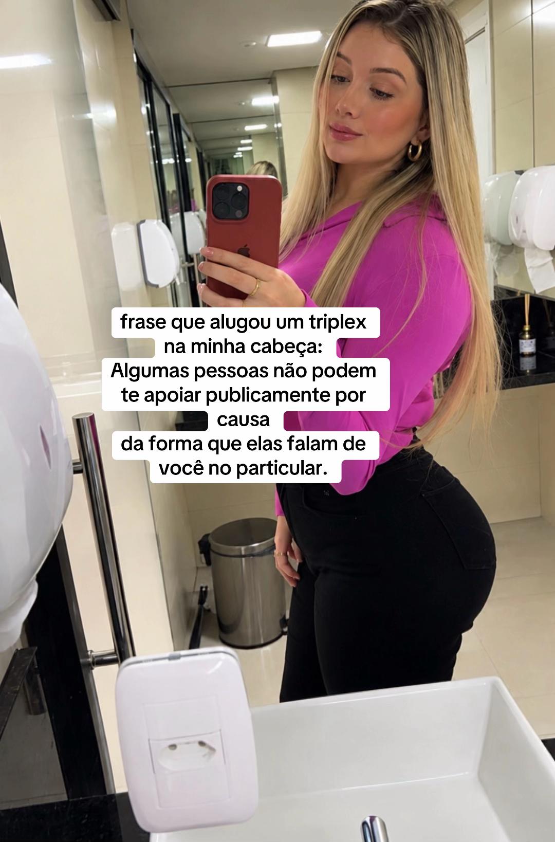 @Ana Caroline F&aacute;vero