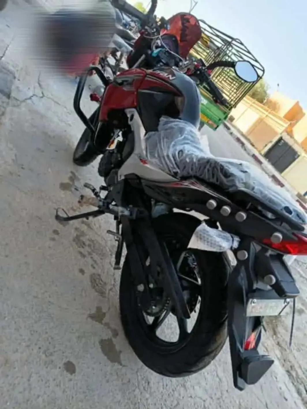 @𝑴𝒐𝒖𝒉𝒂//𝒁900🍃🏍