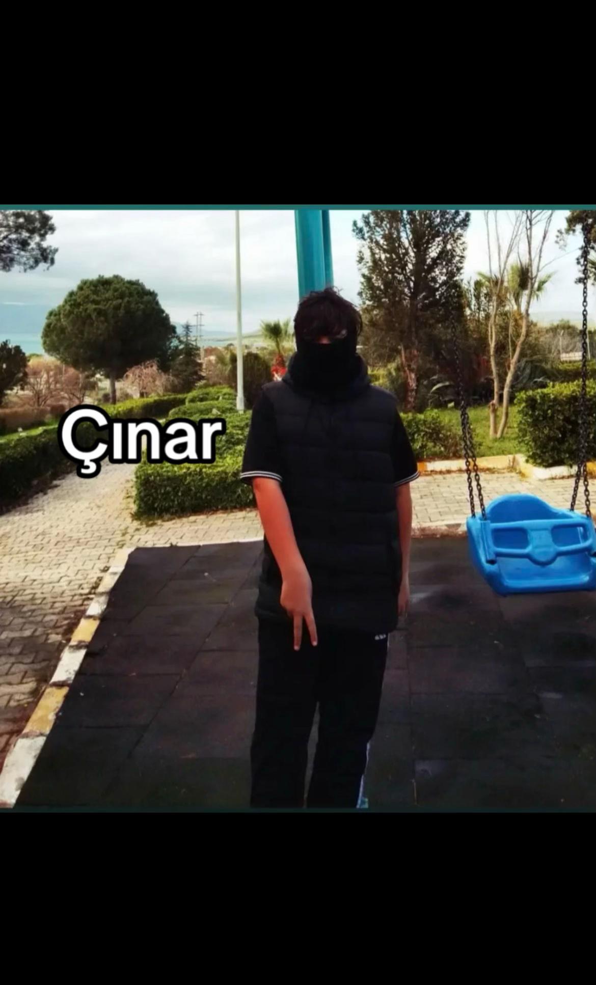 @urla gençlik kapışıyor