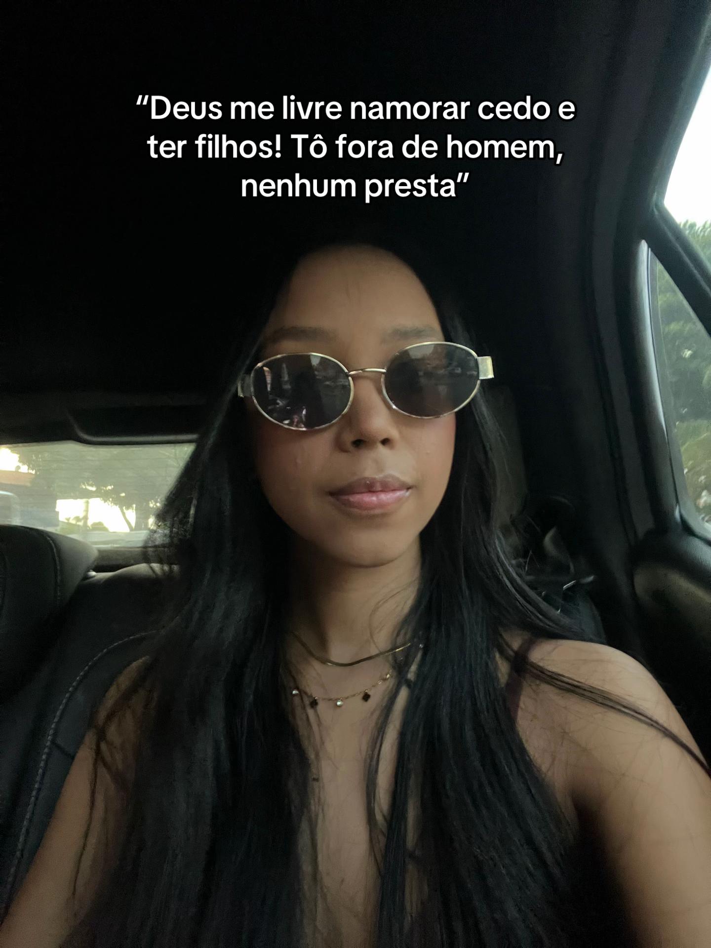 @L&iacute;via Carmos