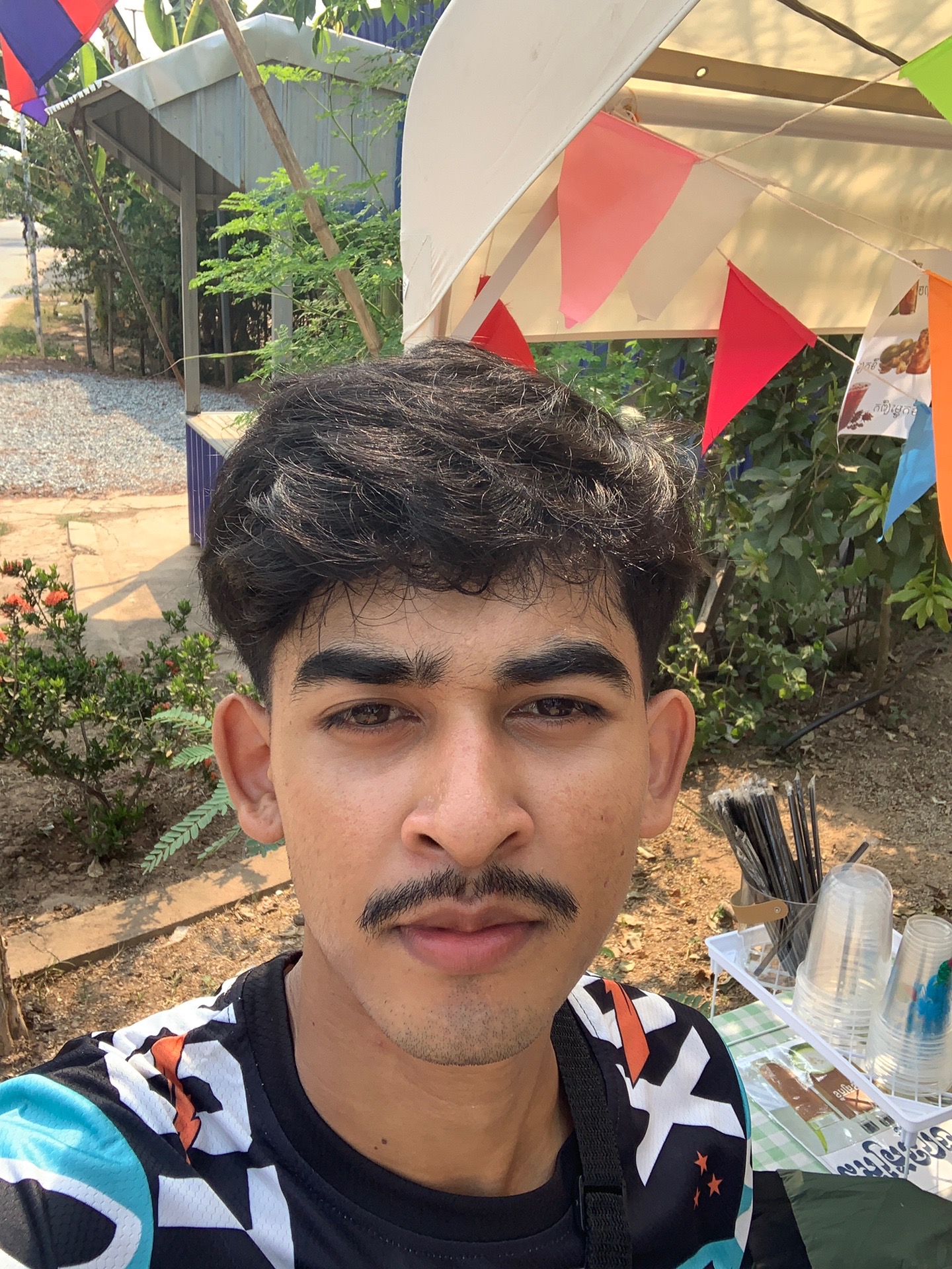 @តុង-Tong