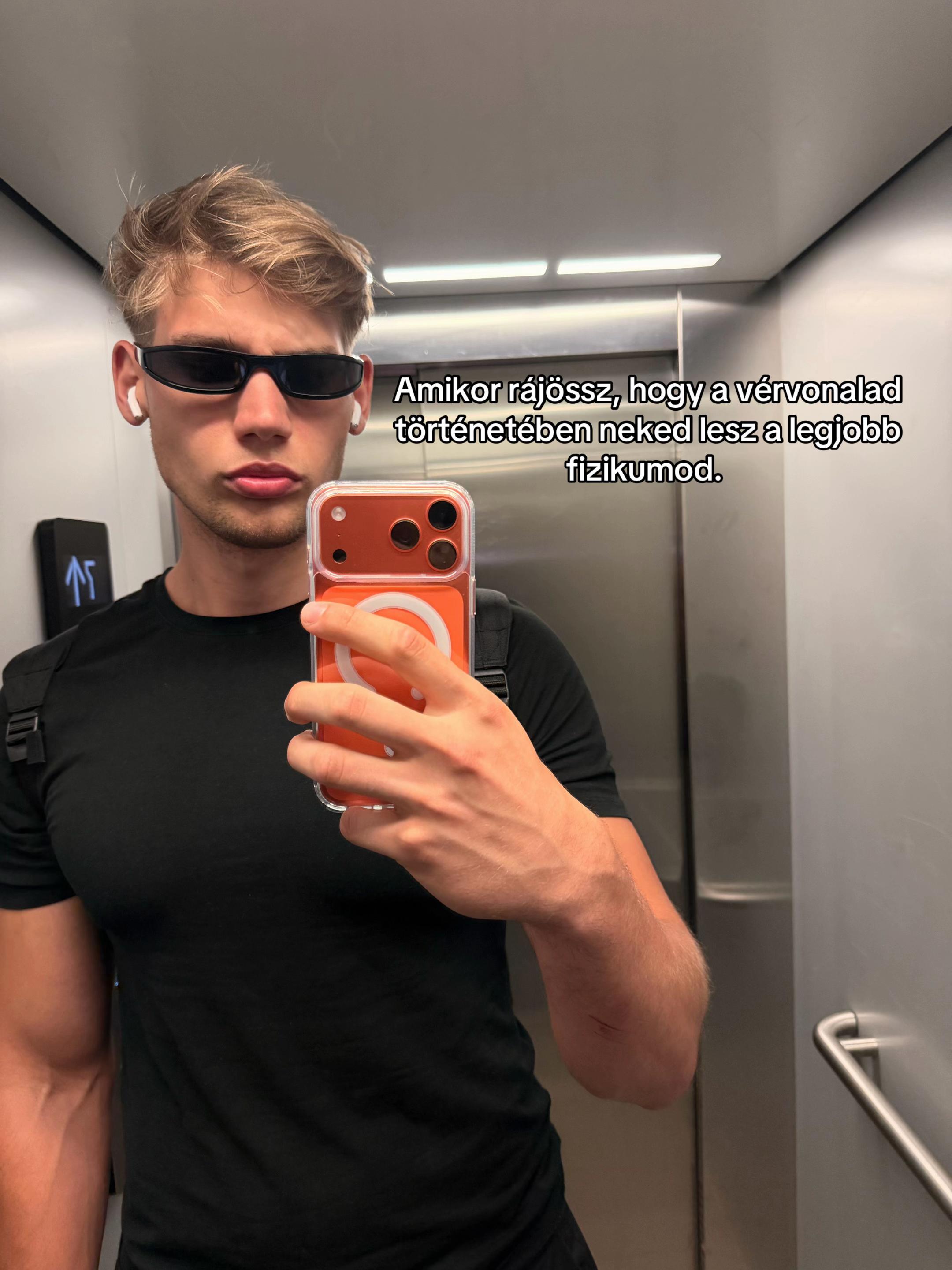 @Moln&aacute;r Andr&aacute;s
