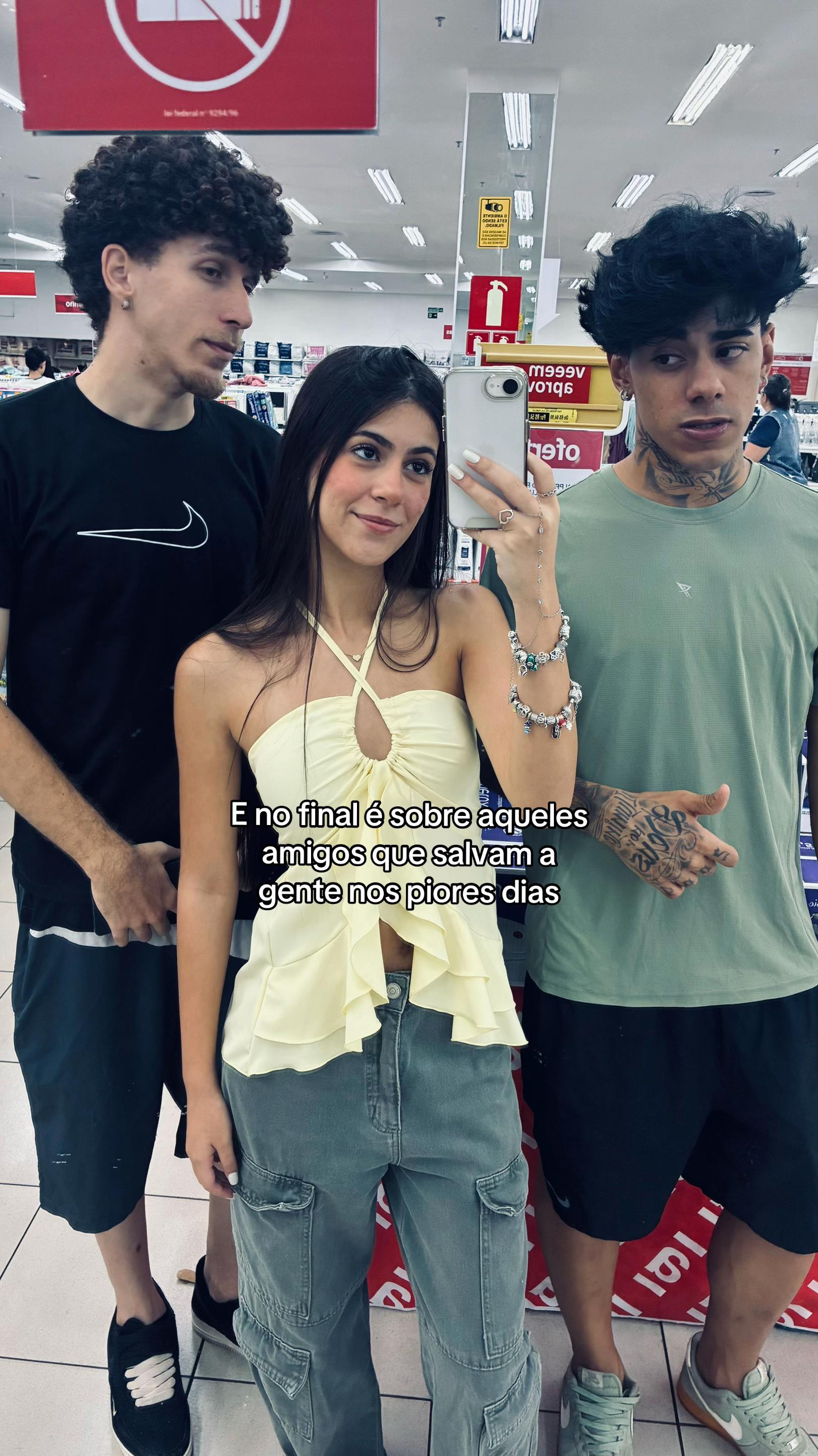 @melzinha_moraess