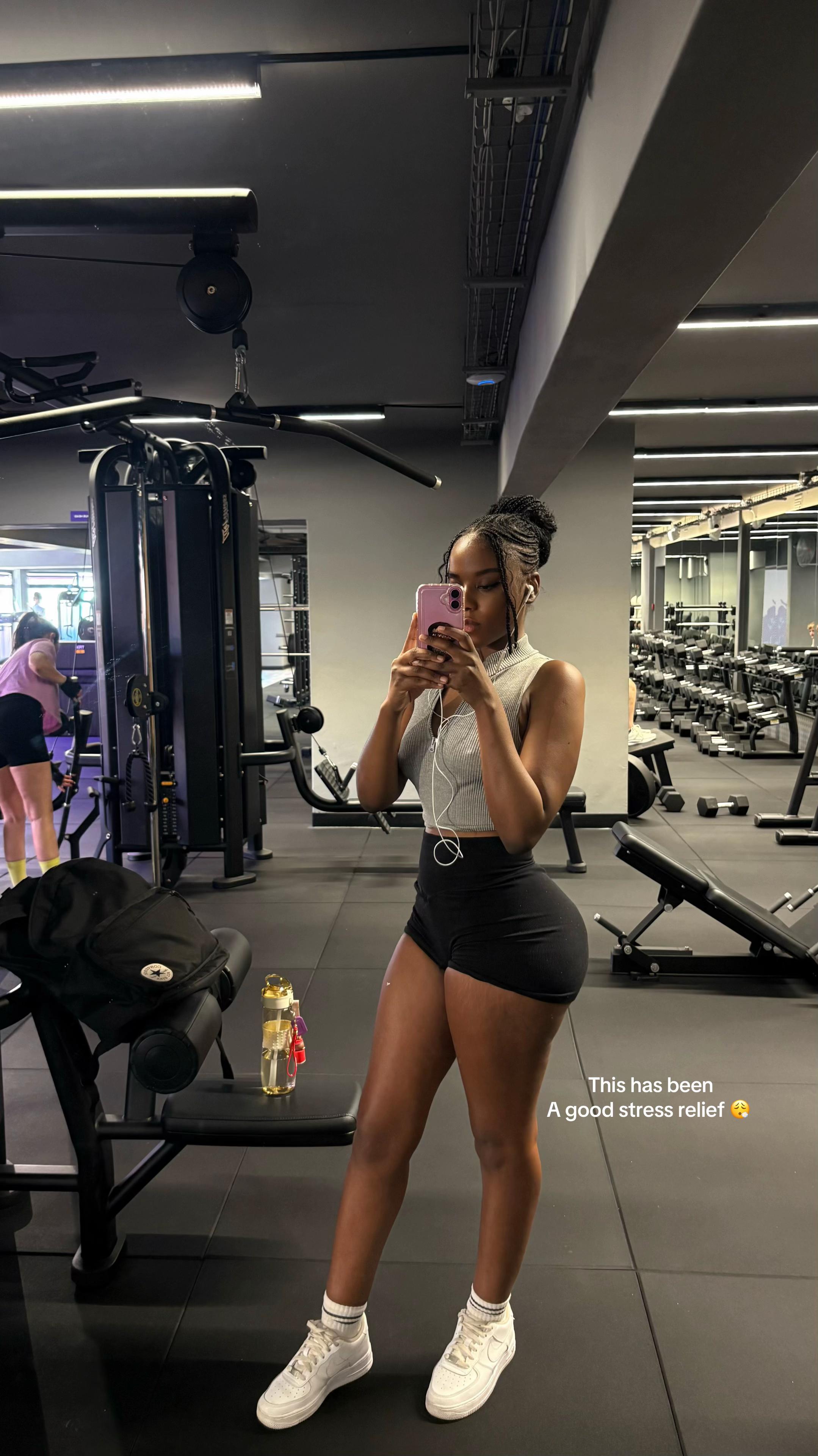 @Nikki.M🧿