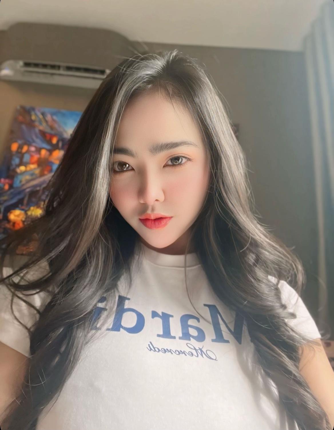 @Praewwee