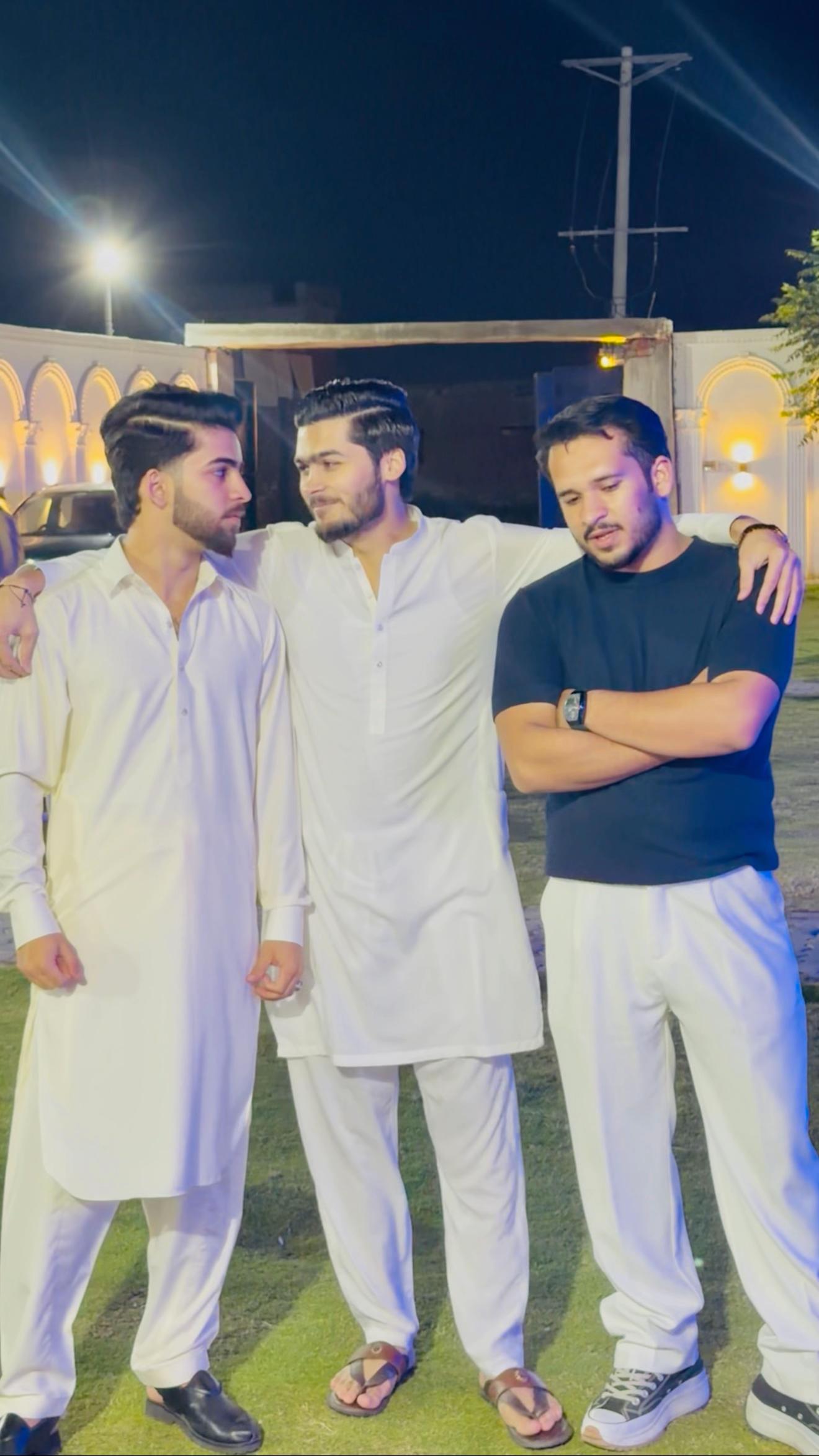 @ہادی  بٹ 🦁