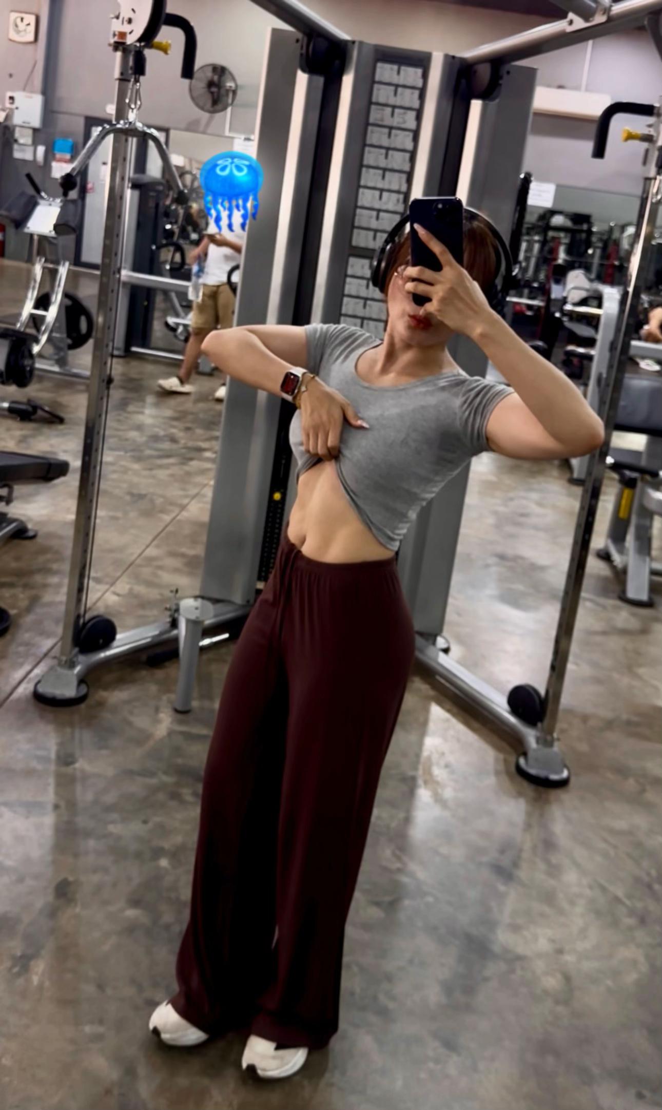 @𝓃𝒶𝓃𝒶
