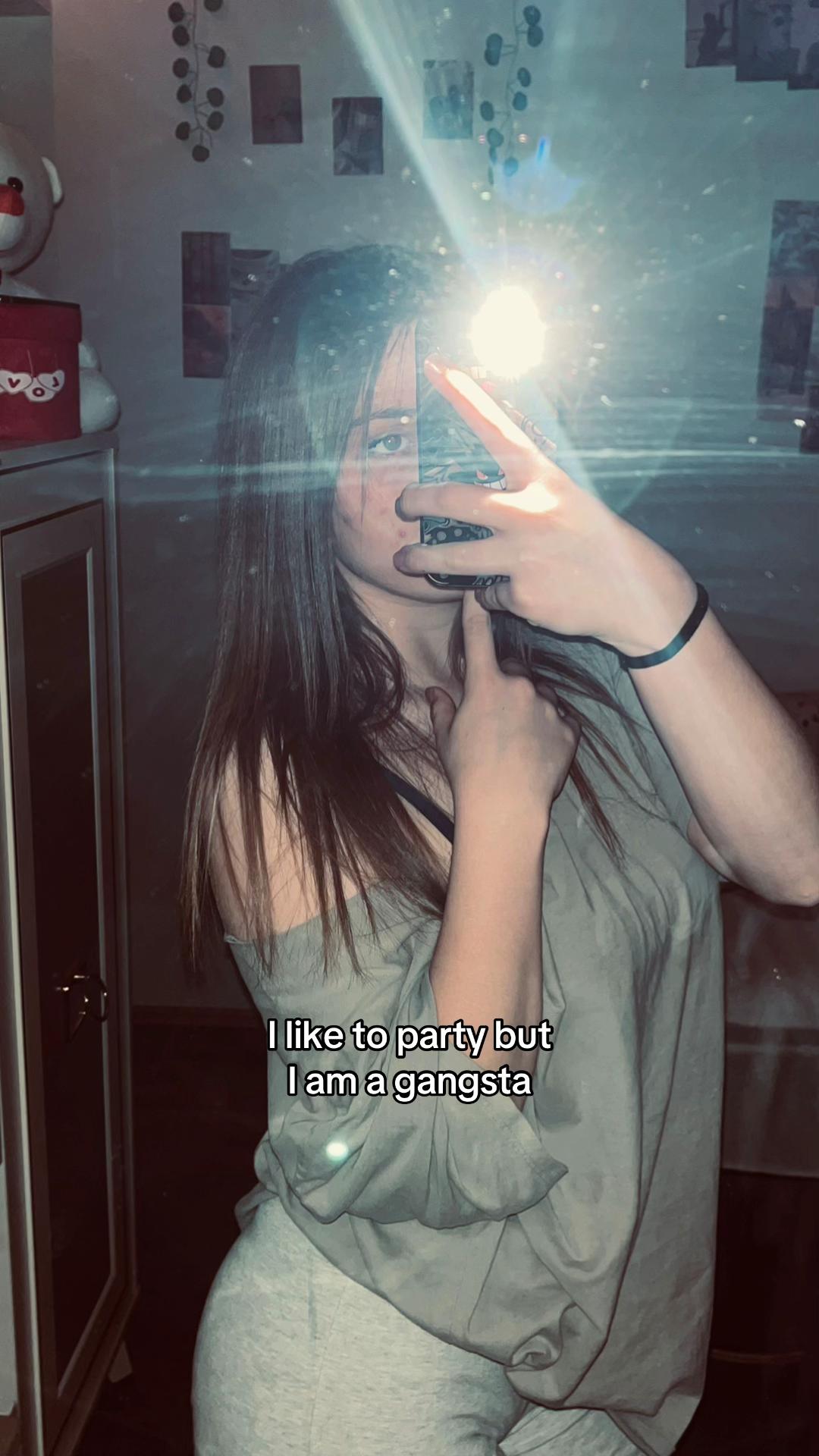 @𝒩𝒾𝒶