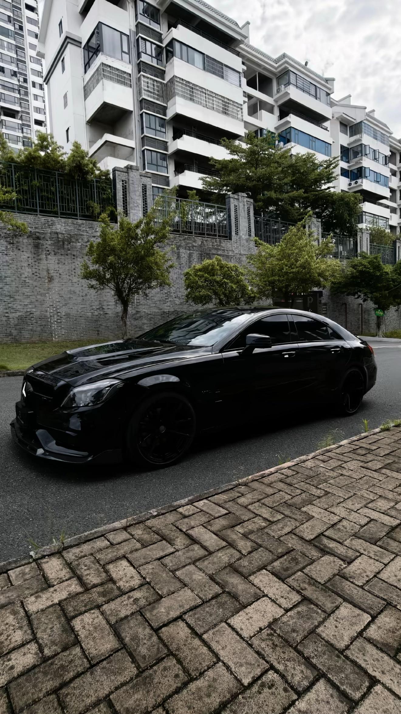@tarewhips