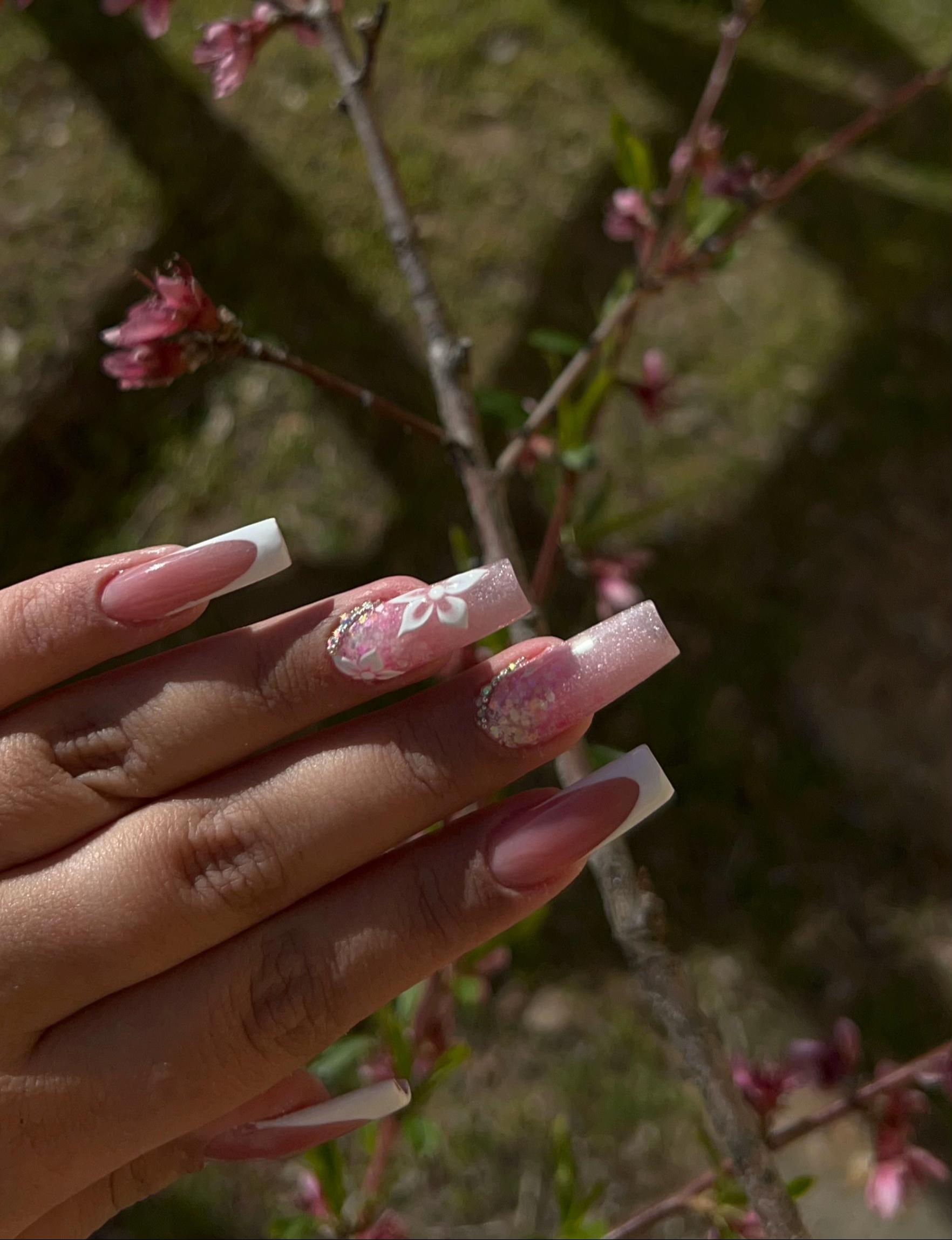 @Nails_vil&aacute;g