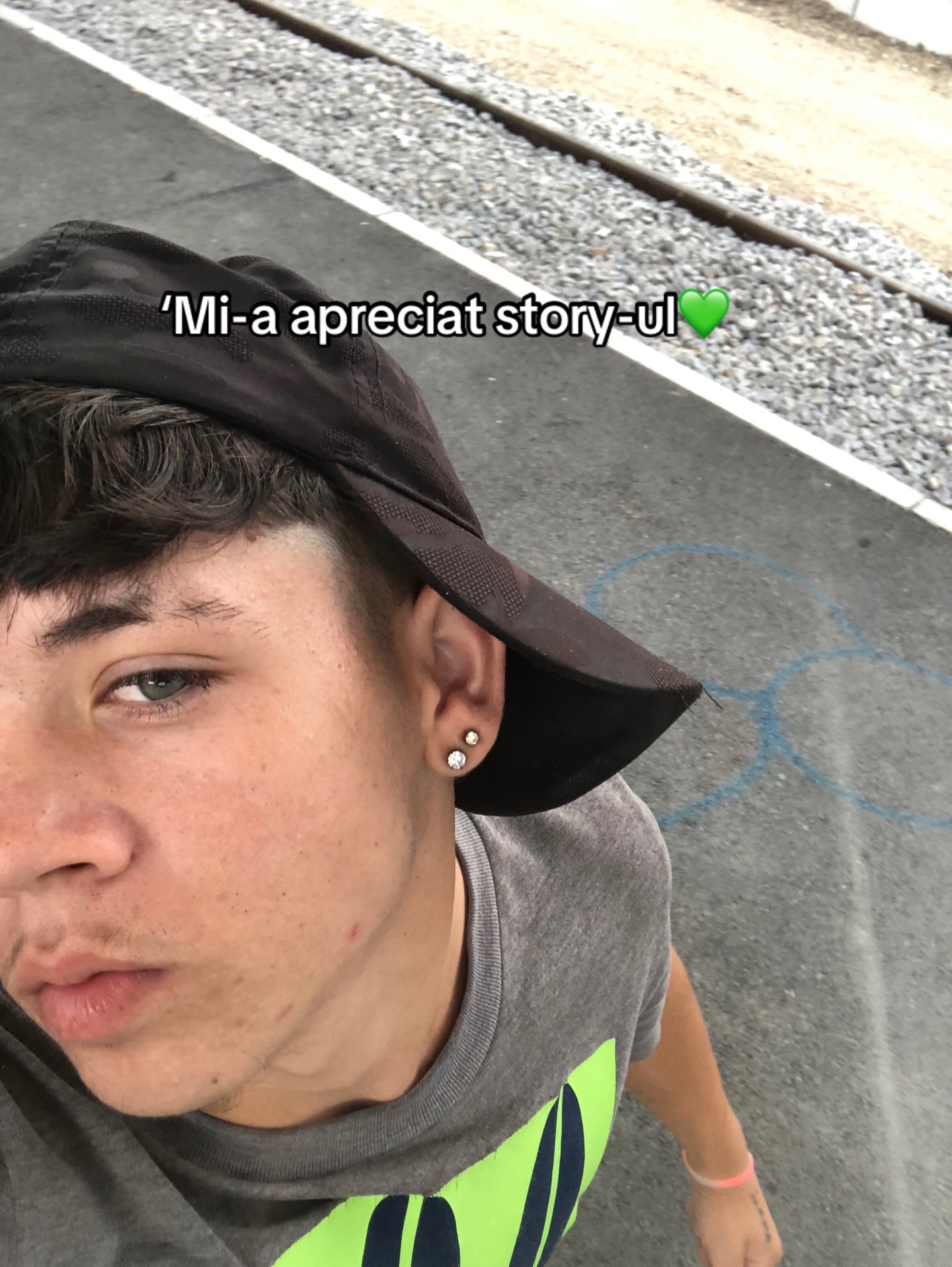 @🦅