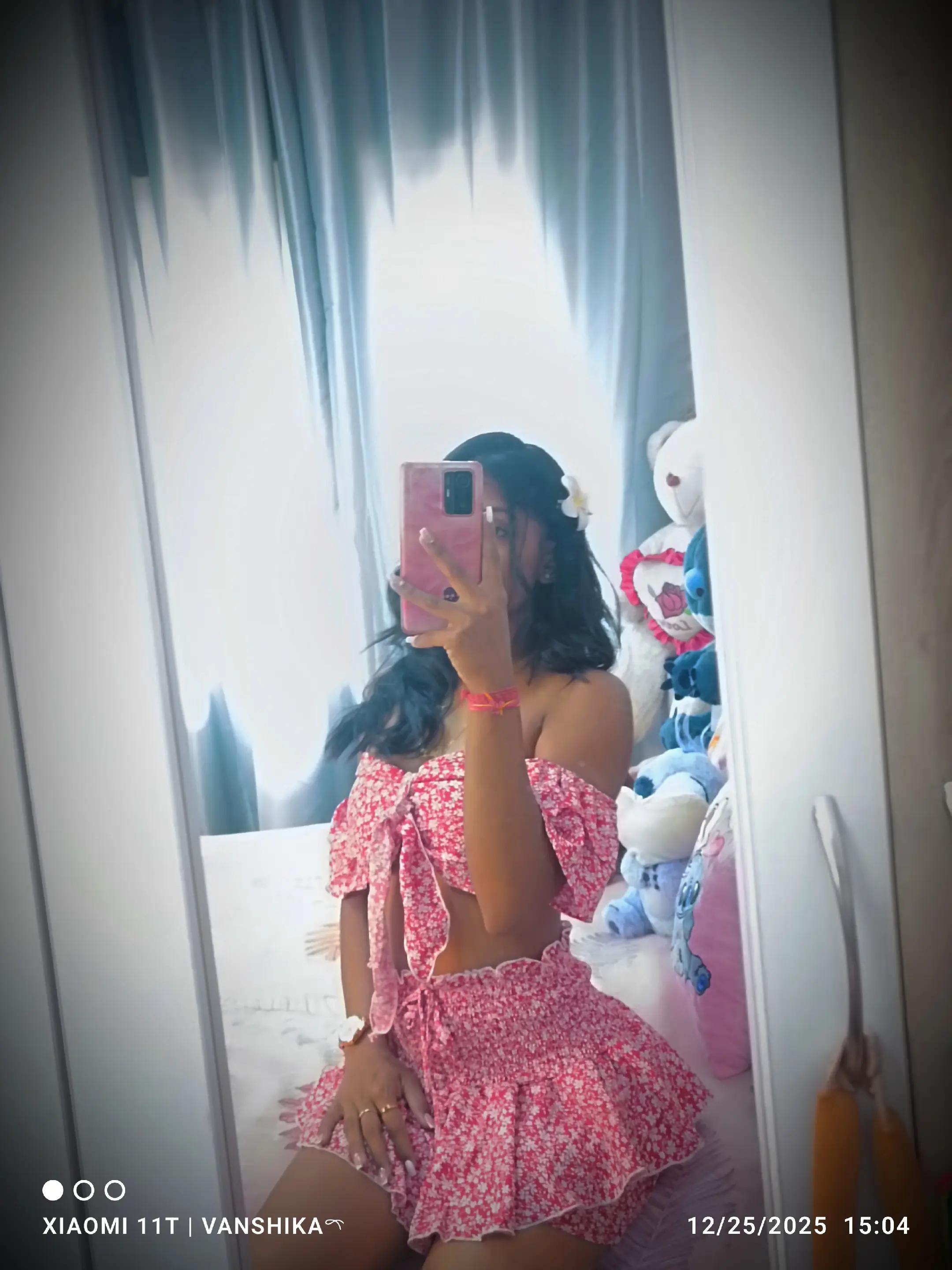 @Vanshika.𝓛 💋
