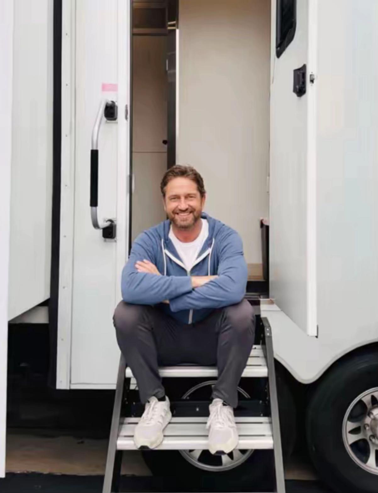 @GERARD BUTLER