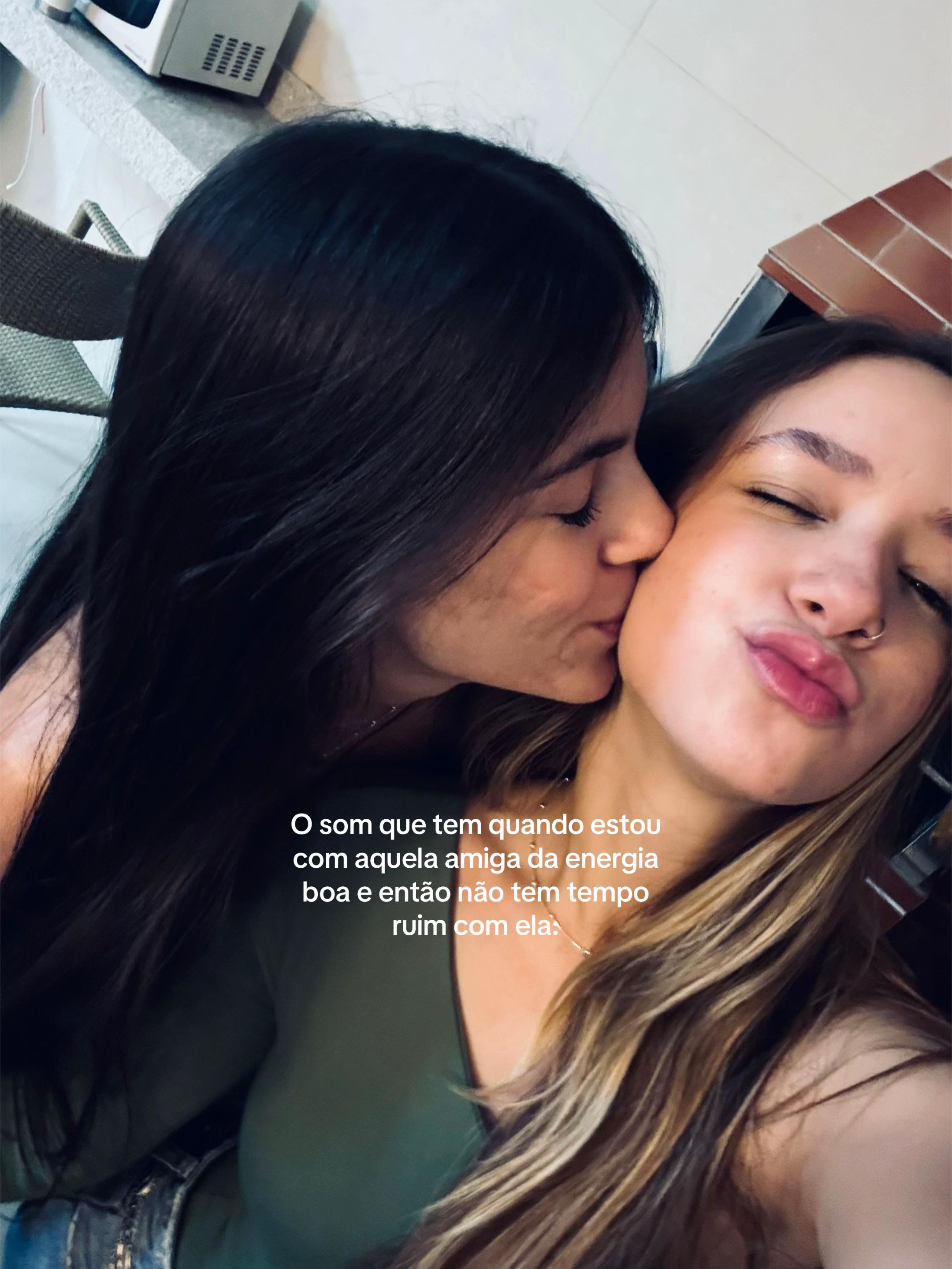 @melzinha_moraess