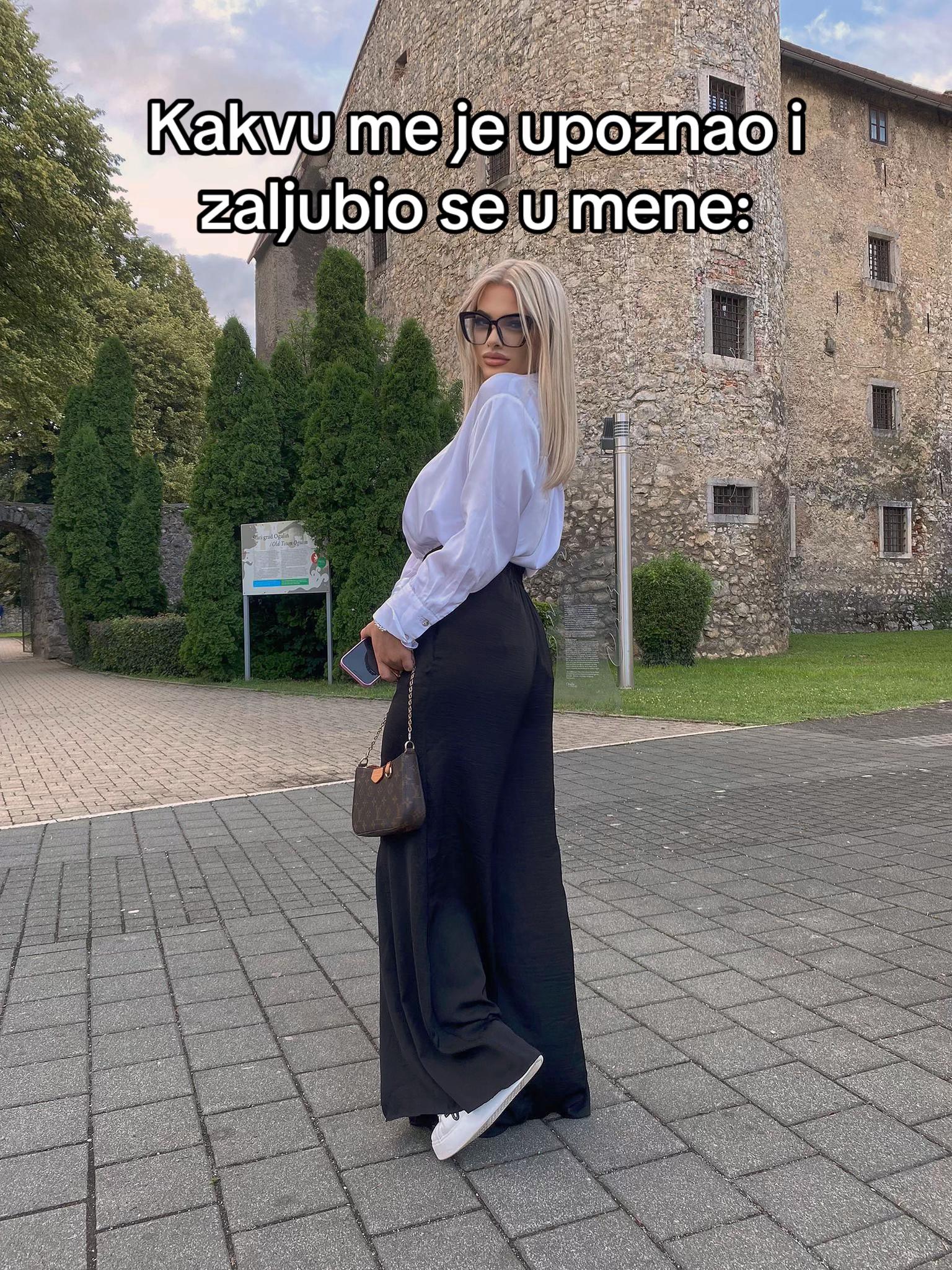 @Melanie🐉