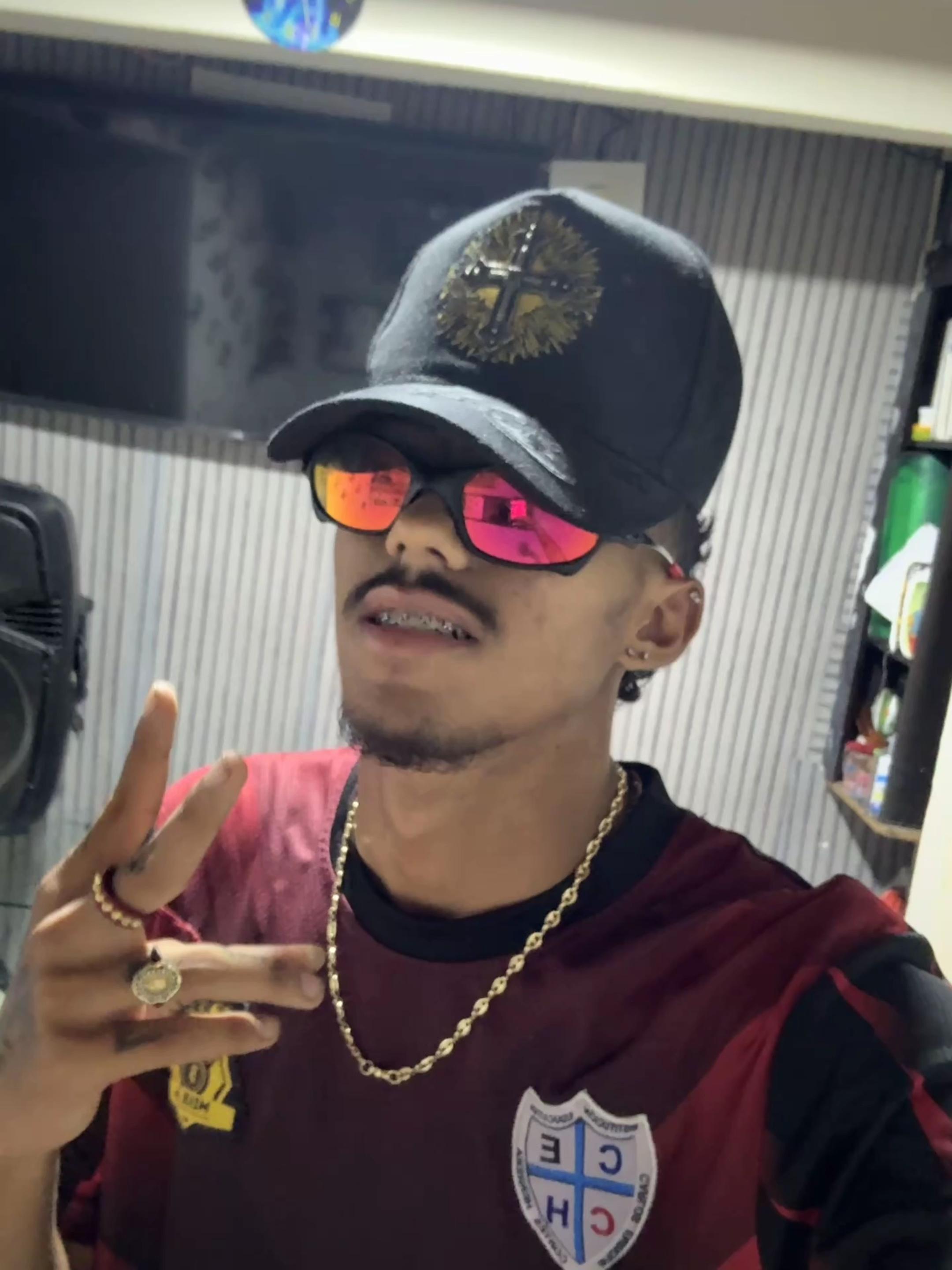 @👤
