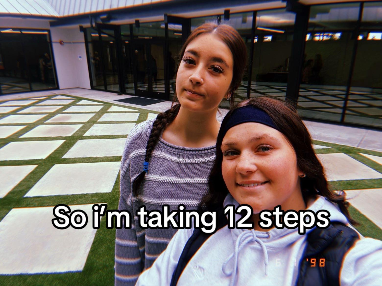 @Lola.