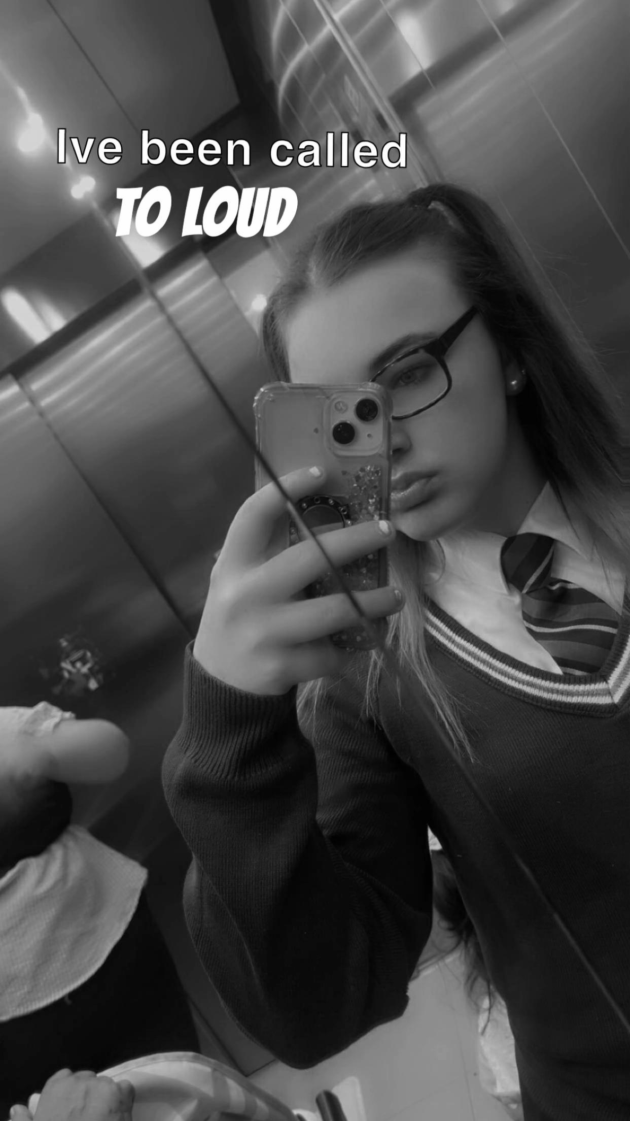 @Scarletts spam acc