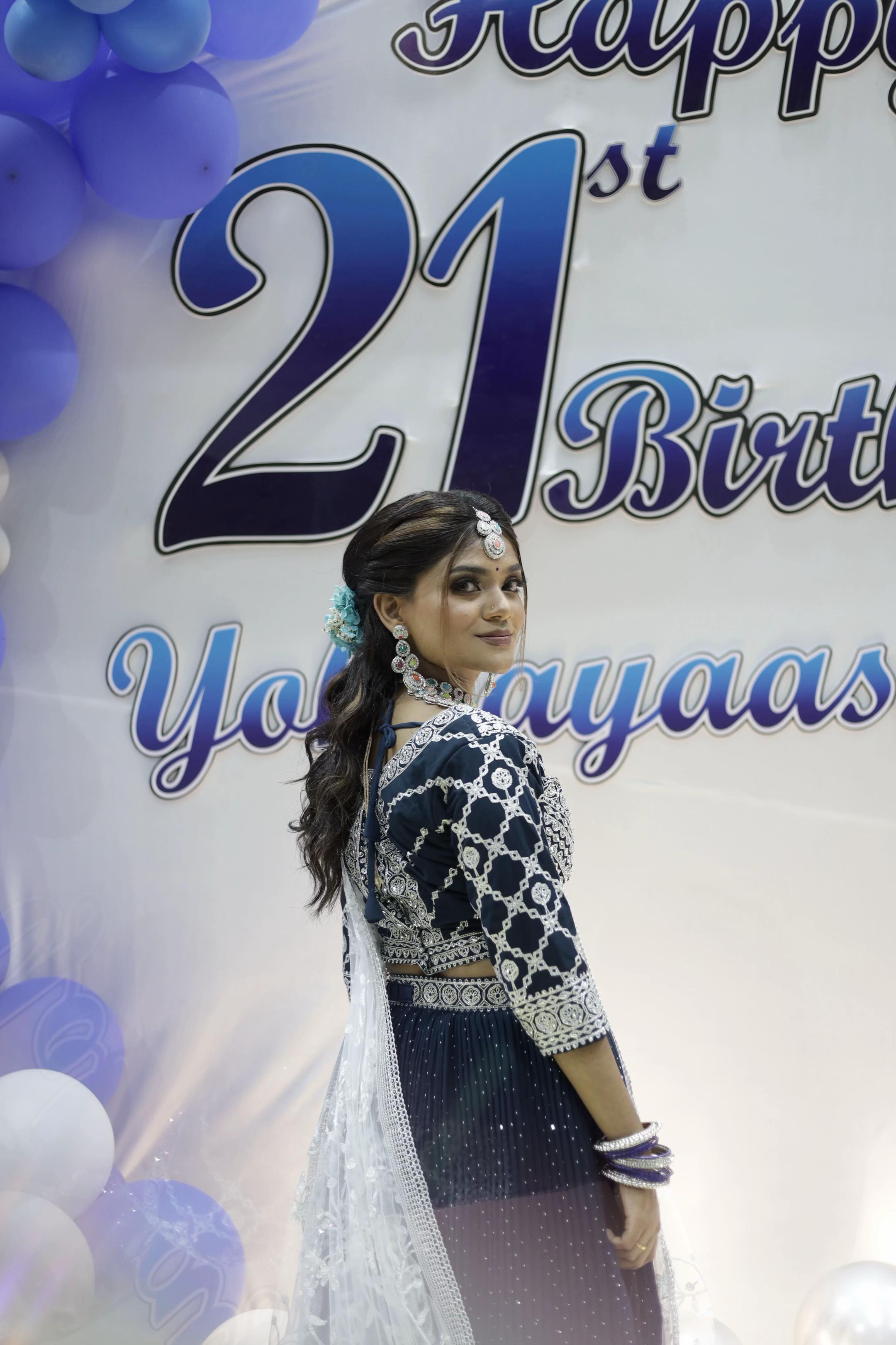 @yaashni_