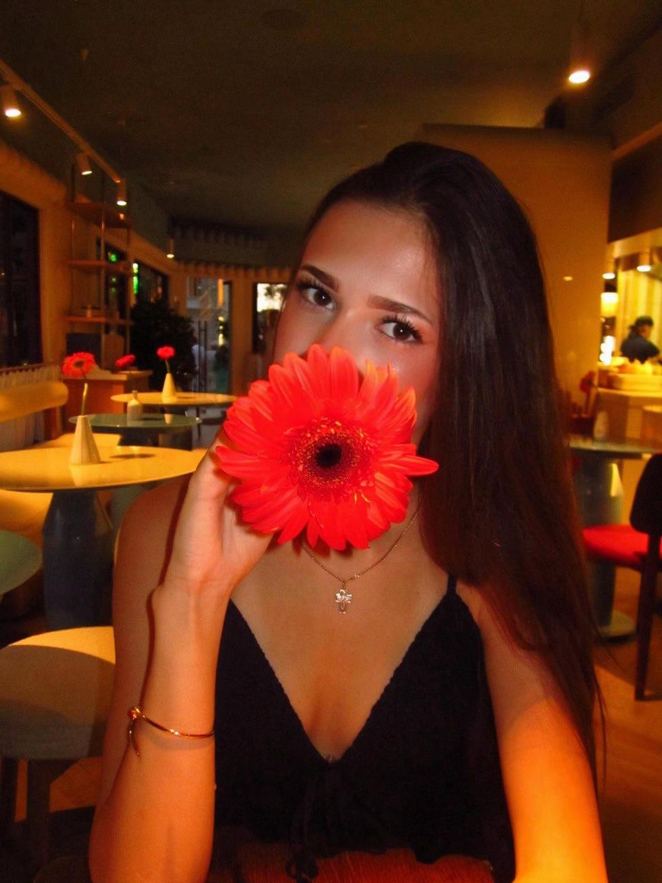 @𝒜𝓁𝑒𝒸𝒽𝓀𝒶
