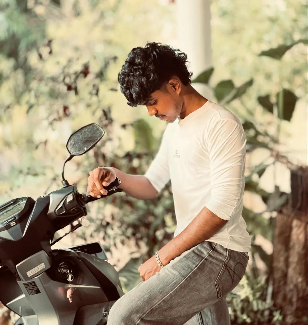 @SHANU BOY 🖤🎧