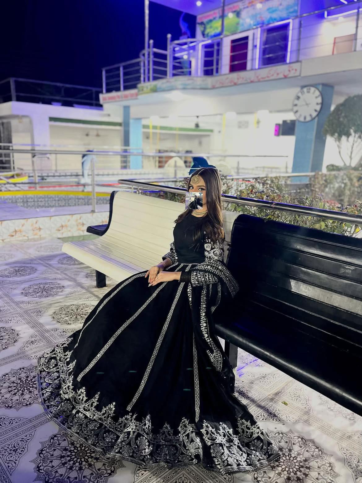 @Ayesha Wardrobe👗