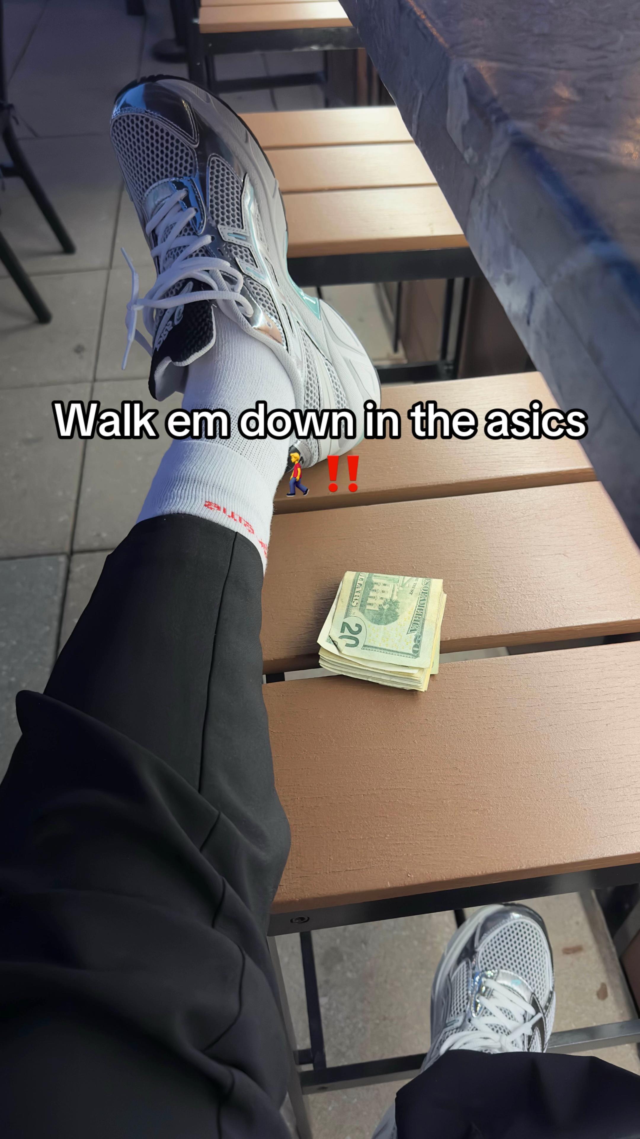 @⃟