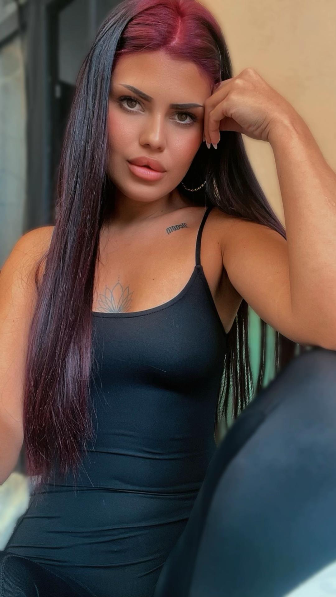 @moniilaaura