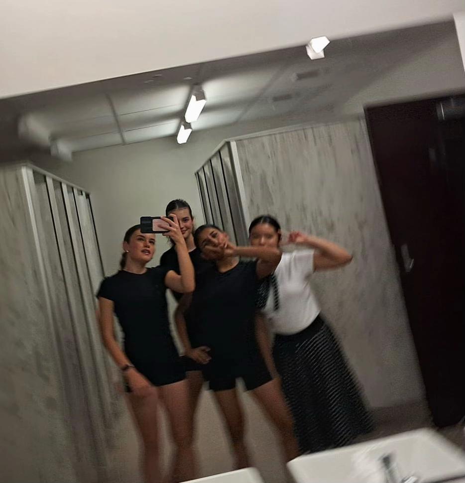 @_.shreyahh🕸️