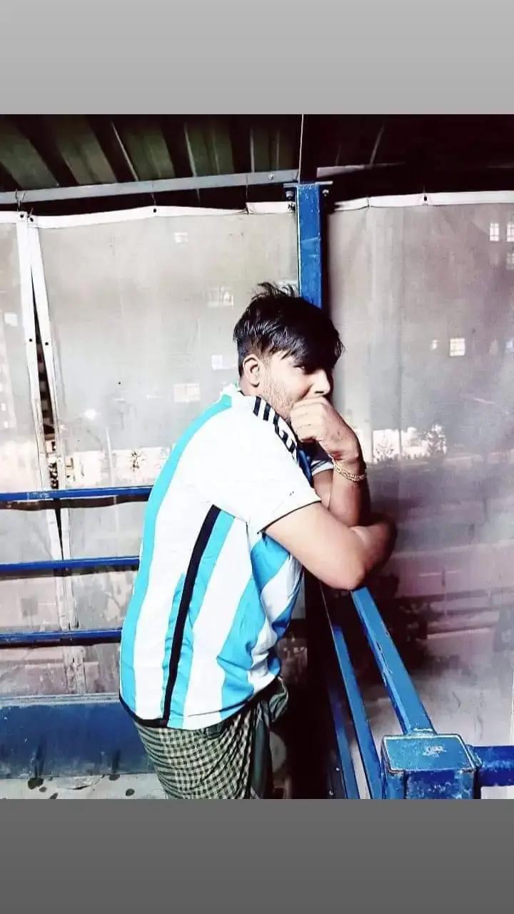 @L O veR  b O Y