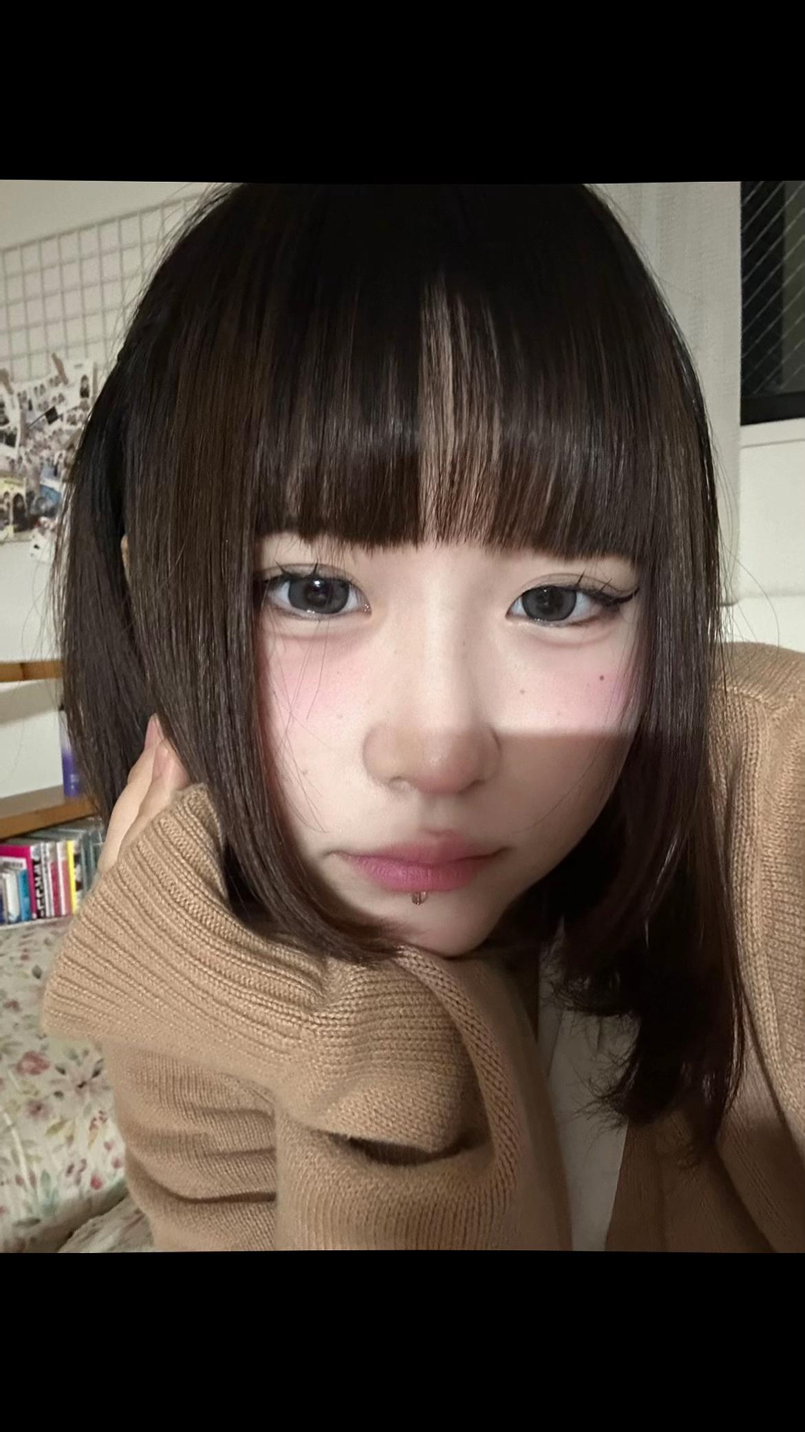 @しの