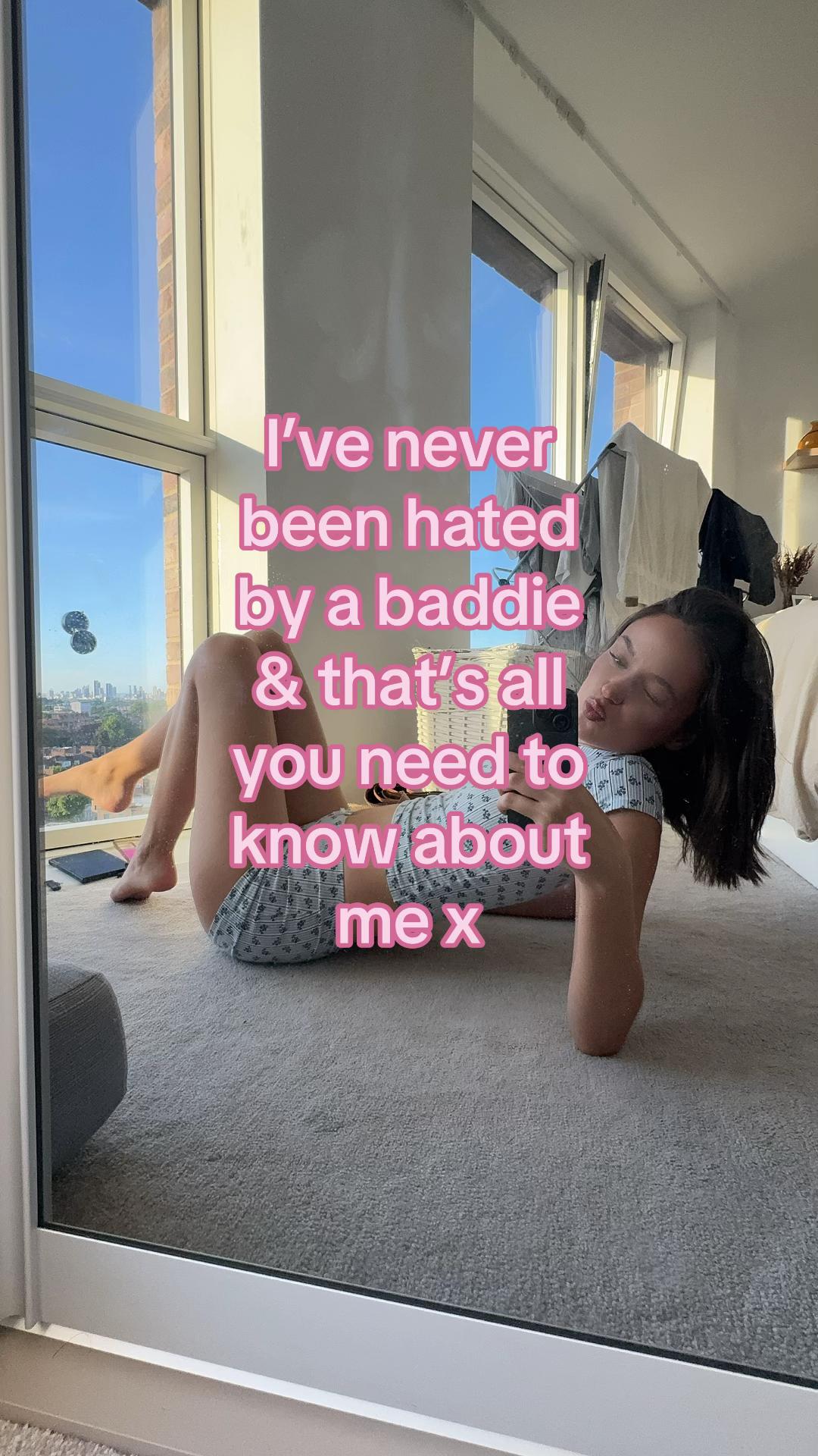 @chloë