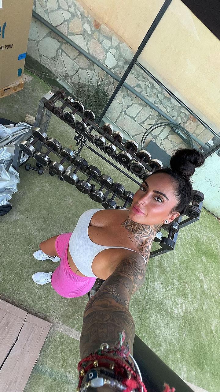 @𝒮 𝒶 𝓇 𝒶✨